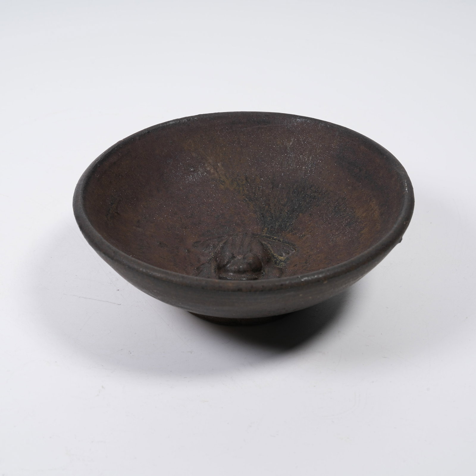 A JIZHOUYAO CUP WITH APPLIED FROG PATTERNS: Jizhouyao Cup with Applied Frog Patterns