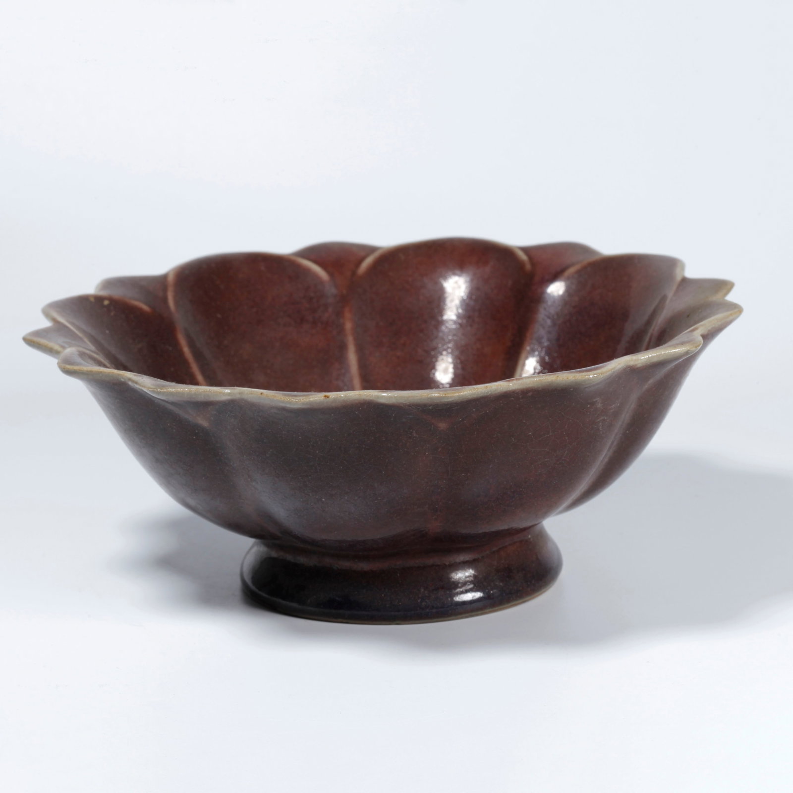 A JUN KILN GOLD-PAINTED WATER BASIN WITH LOTUS PATTERN (1 of 9)