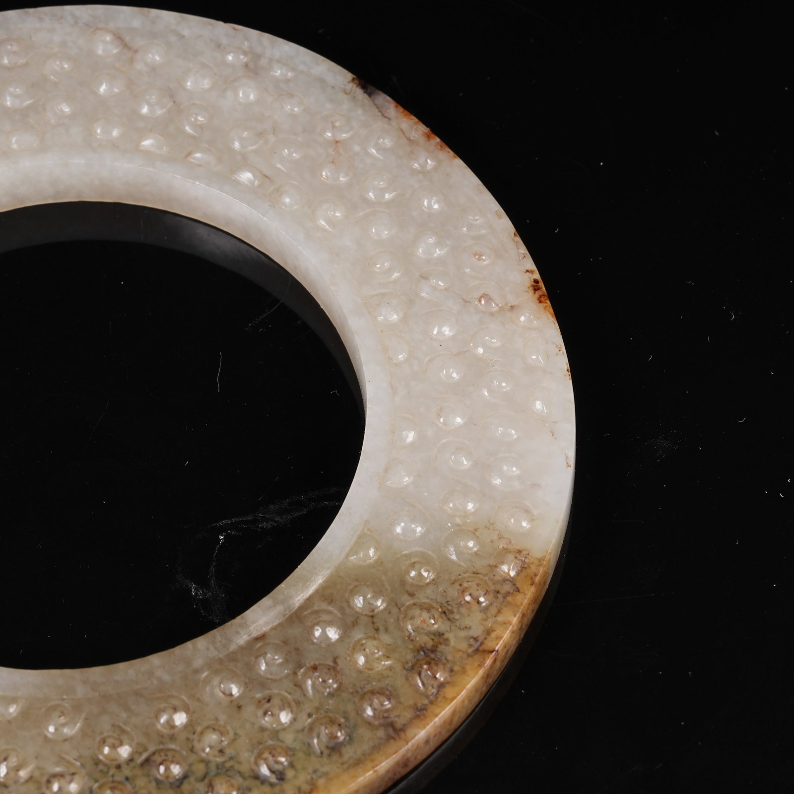 A ARCHAIC JADE BI DISC WITH INTERLOCKING CLOUD PATTERN - 2