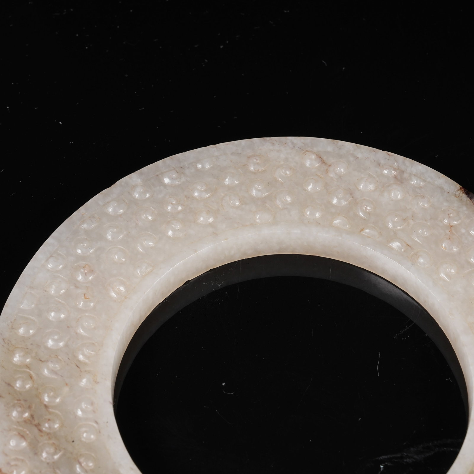 A ARCHAIC JADE BI DISC WITH INTERLOCKING CLOUD PATTERN - 3
