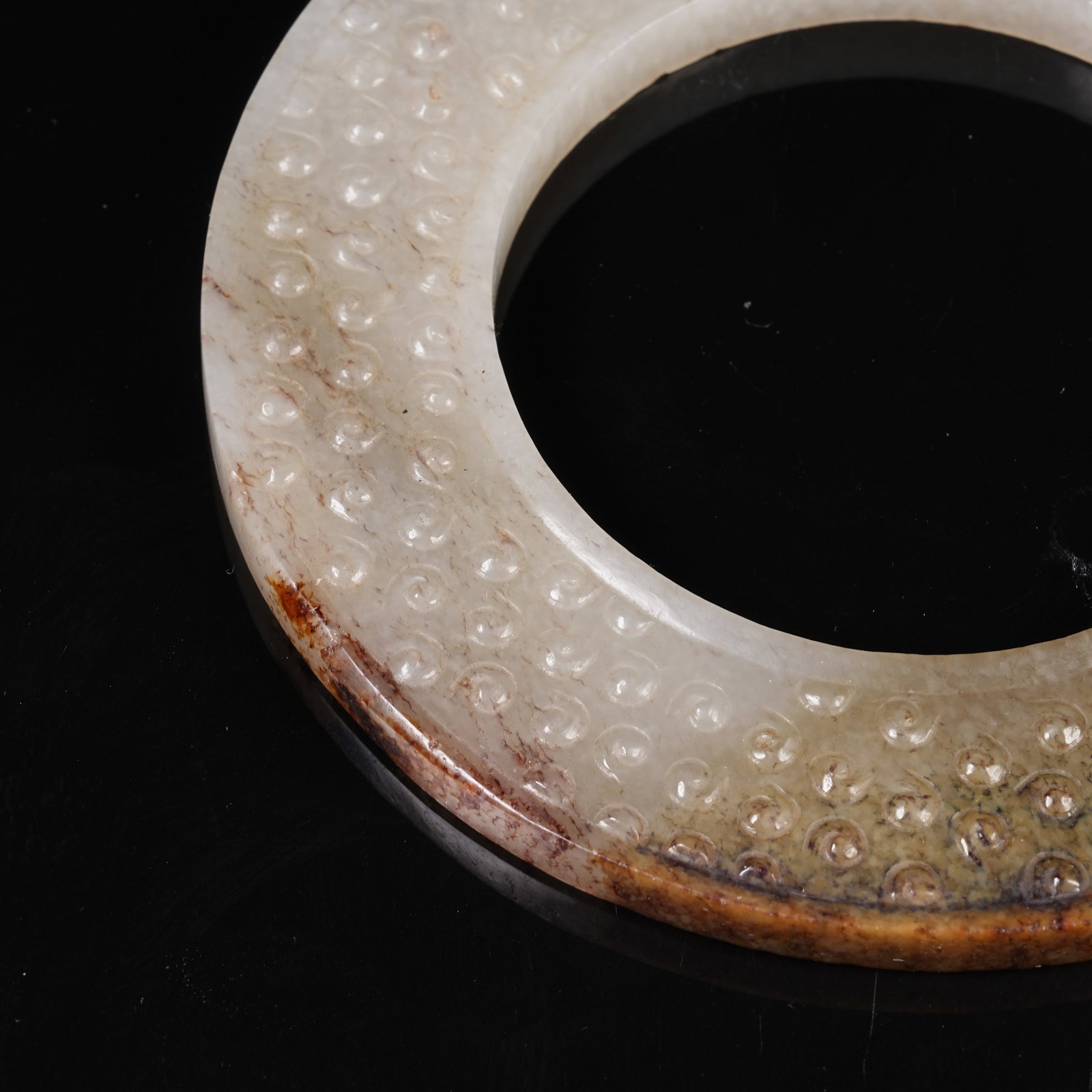 A ARCHAIC JADE BI DISC WITH INTERLOCKING CLOUD PATTERN - 4