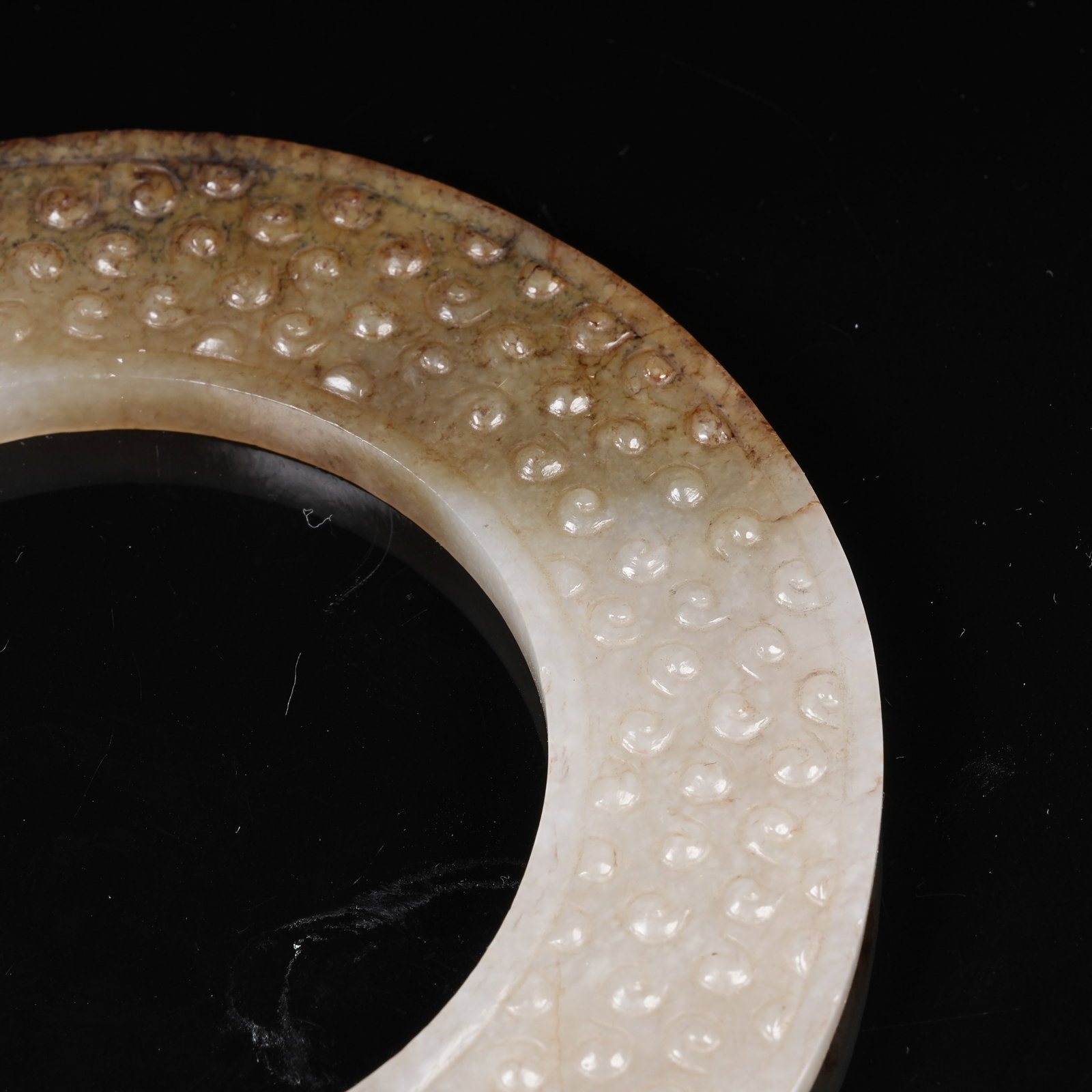 A ARCHAIC JADE BI DISC WITH INTERLOCKING CLOUD PATTERN - 9