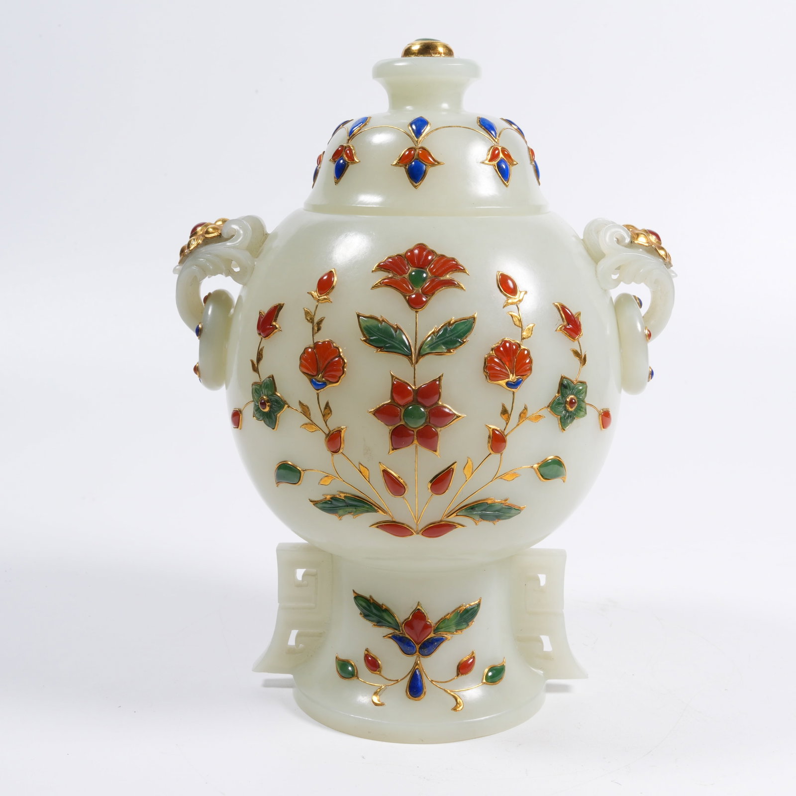 A HETIAN JADE MUGHAL-STYLE COVERED VASE WITH MOVABLE RINGS, INLAID WITH GOLD AND TREASURES AND: Hetian Jade Mughal-style Covered Vase with Movable Rings, Inlaid with Gold and Treasures and Floral Pattern