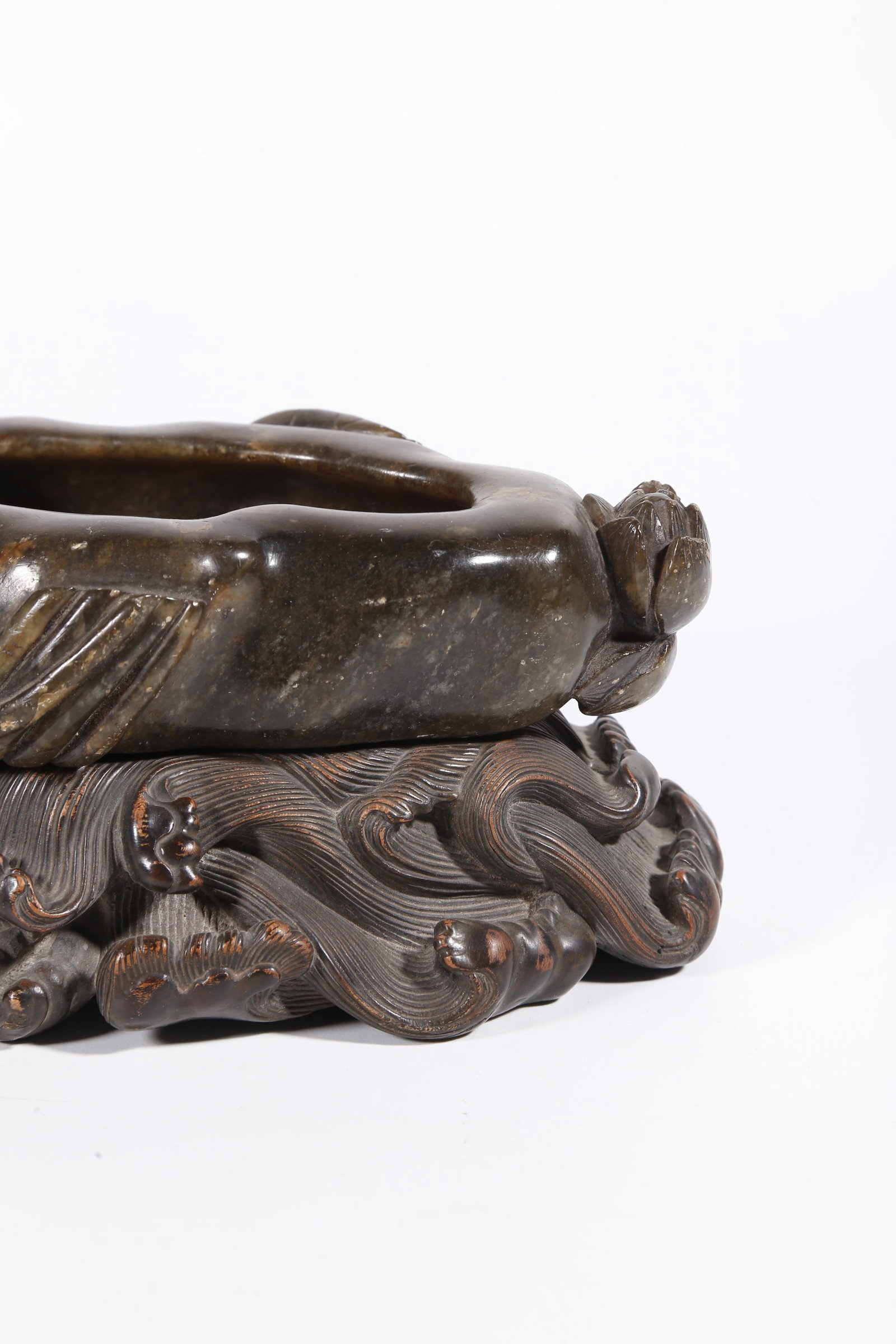 A STONE WASHER WITH LOTUS PATTERN - 3