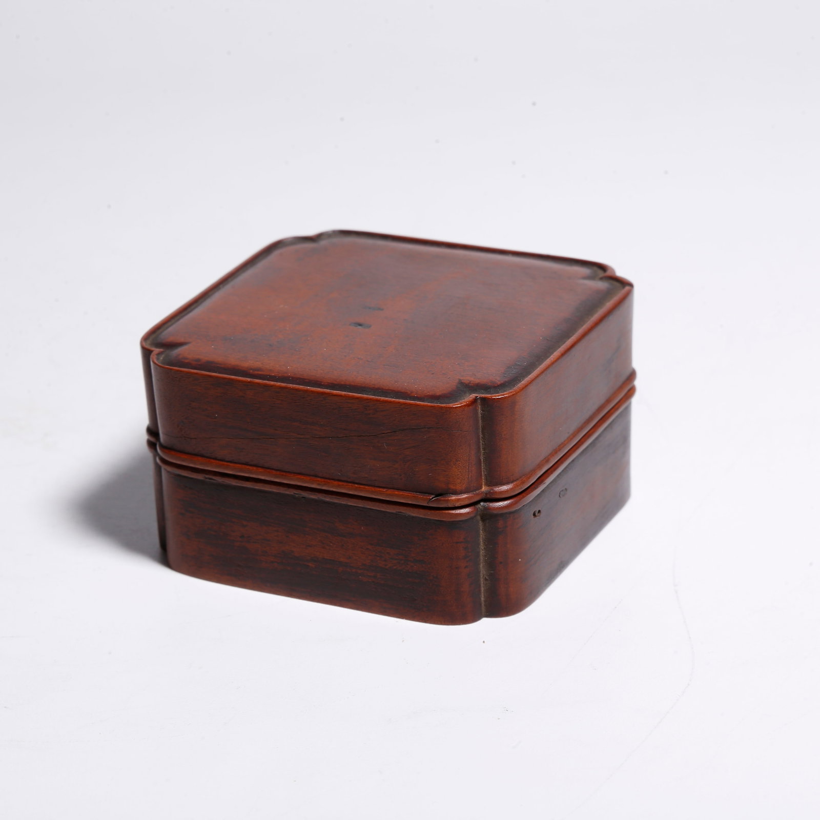 A MAHOGANY SQUARE CANTED-CORNER COVERED BOX (1 of 9)