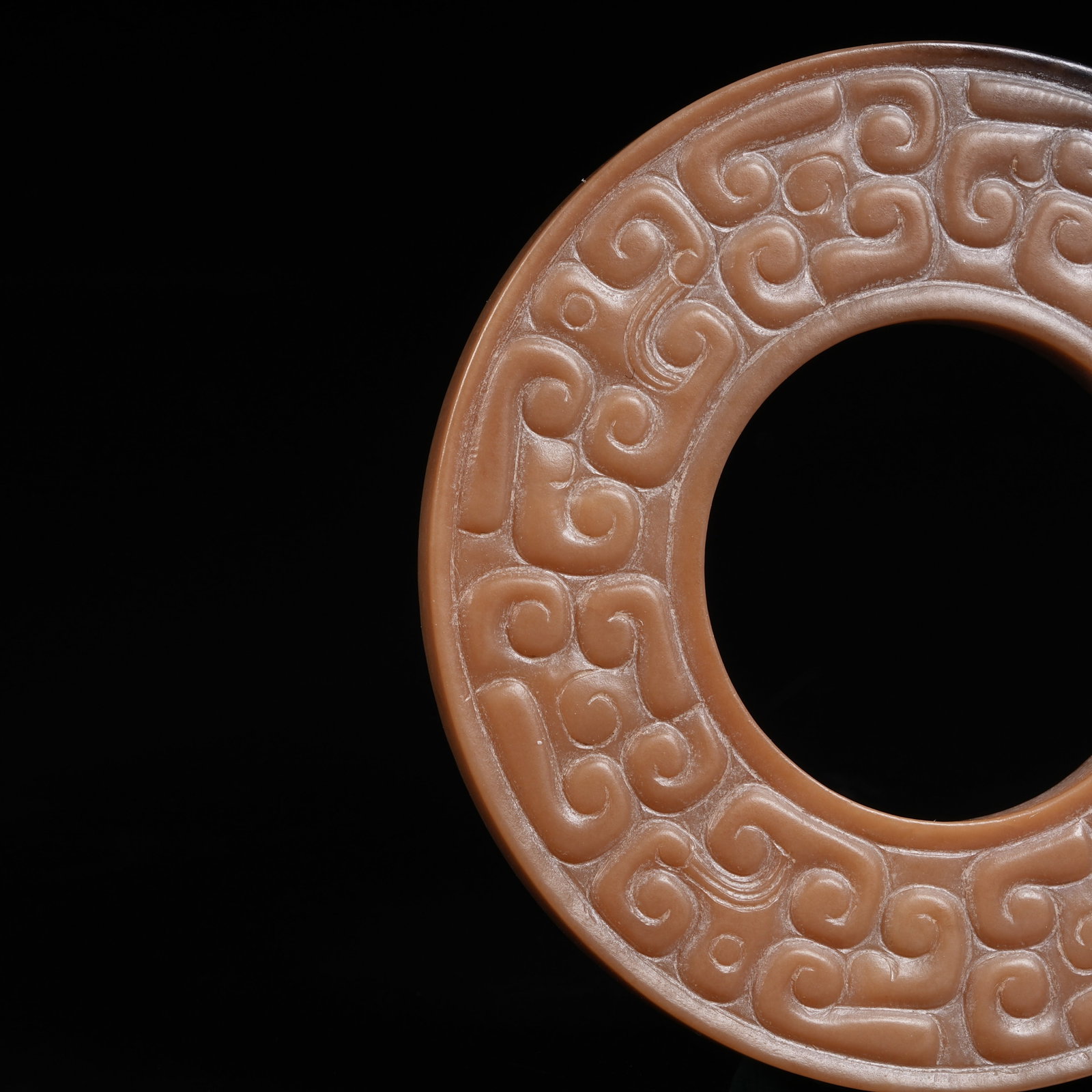 A ARCHAIC JADE BI DISC WITH INTERLOCKING CLOUD PATTERN - 2