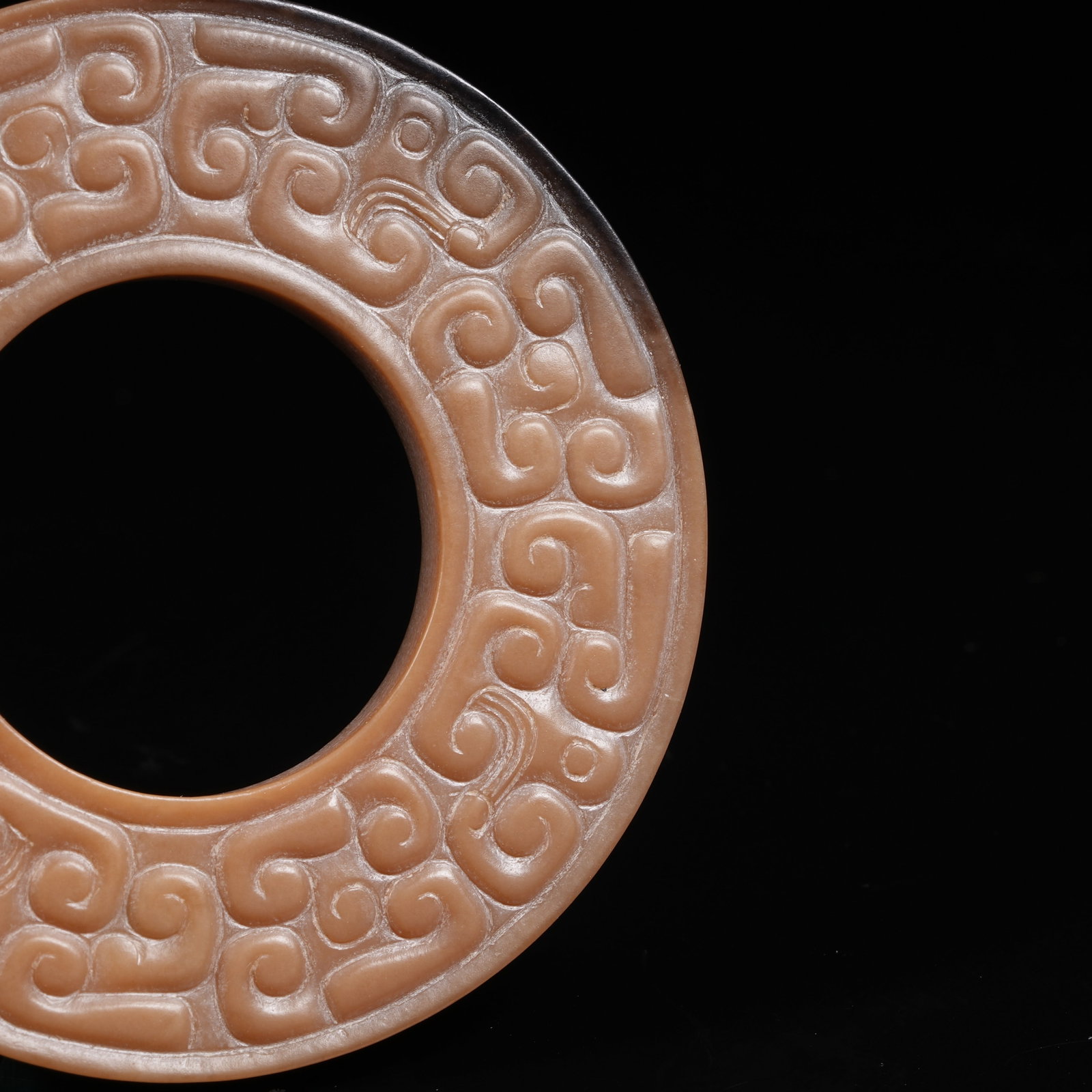 A ARCHAIC JADE BI DISC WITH INTERLOCKING CLOUD PATTERN - 3