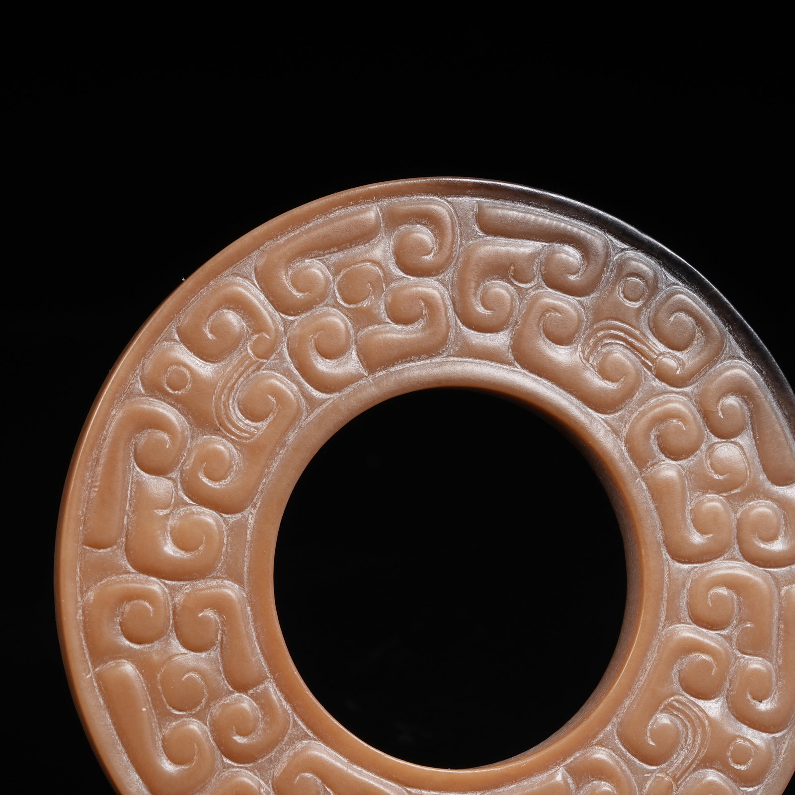 A ARCHAIC JADE BI DISC WITH INTERLOCKING CLOUD PATTERN - 4