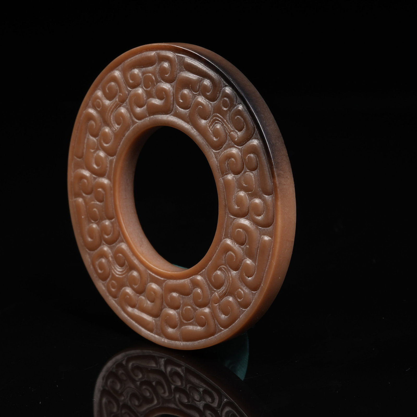 A ARCHAIC JADE BI DISC WITH INTERLOCKING CLOUD PATTERN - 7