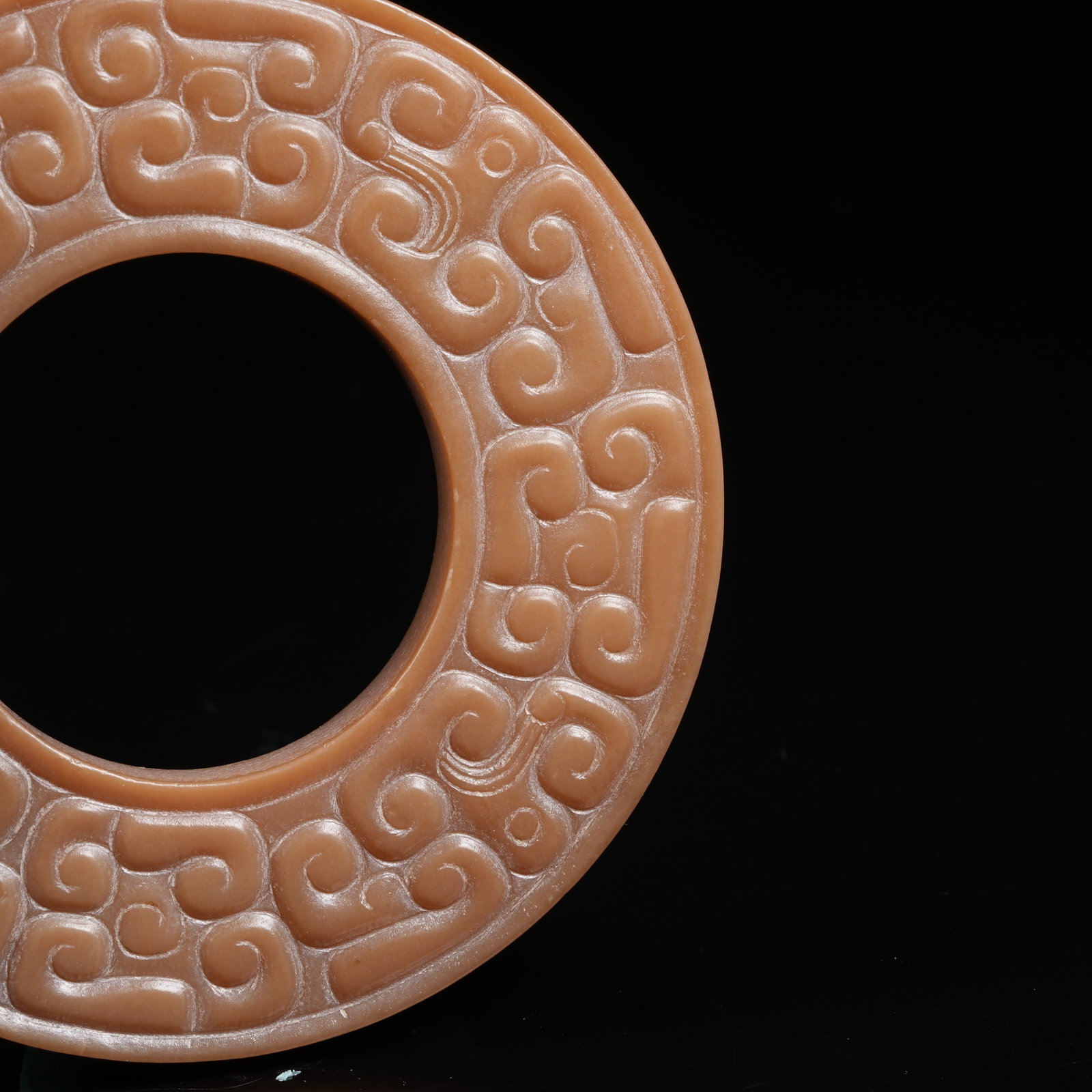 A ARCHAIC JADE BI DISC WITH INTERLOCKING CLOUD PATTERN - 8