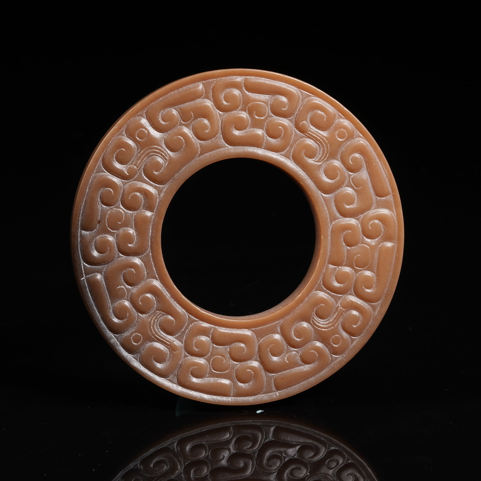 A ARCHAIC JADE BI DISC WITH INTERLOCKING CLOUD PATTERN - 9