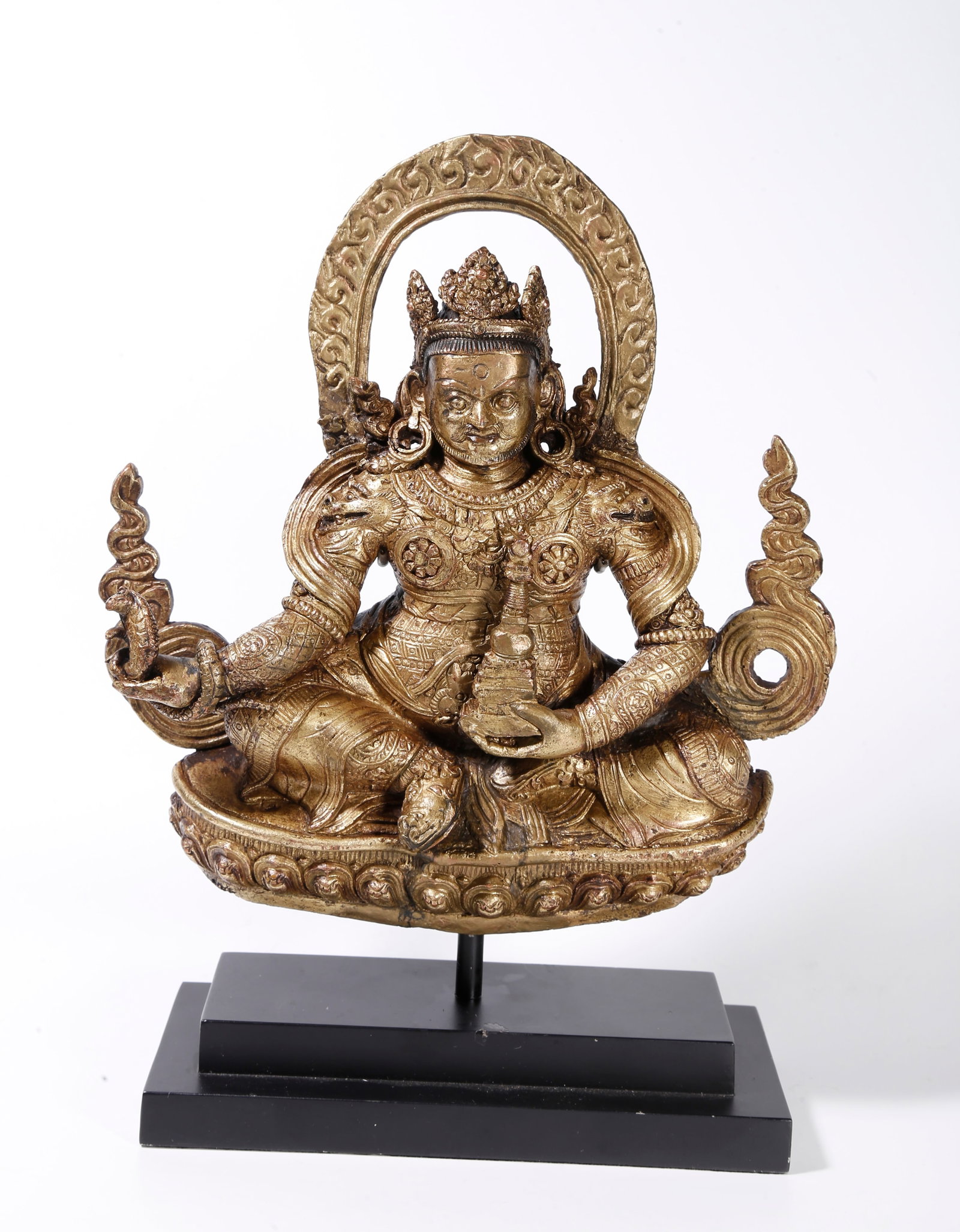A GILT BRONZE HEAVENLY KING STATUE: Gilt Bronze Heavenly King Statue