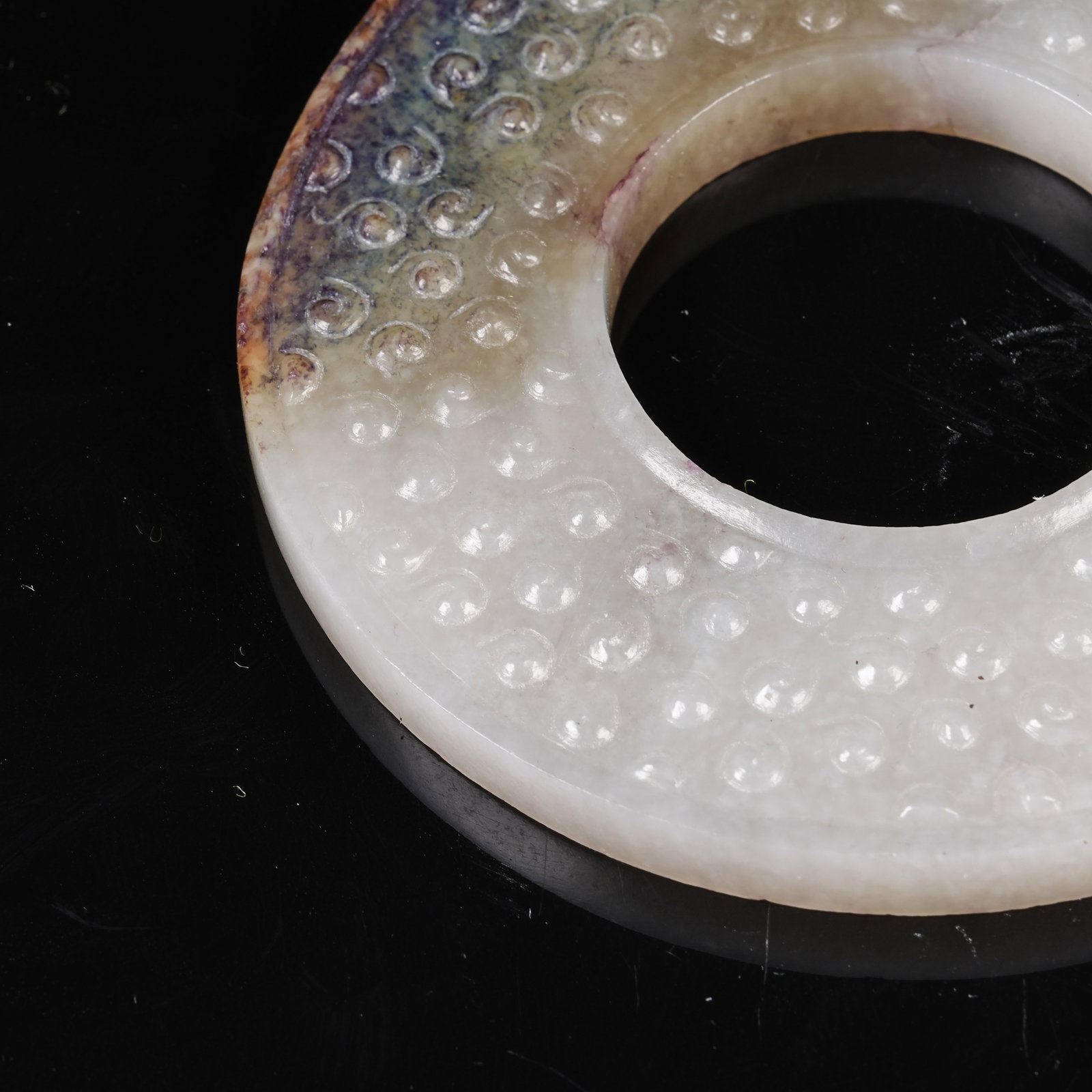 A ARCHAIC JADE BI DISC WITH INTERLOCKING CLOUD PATTERN - 3