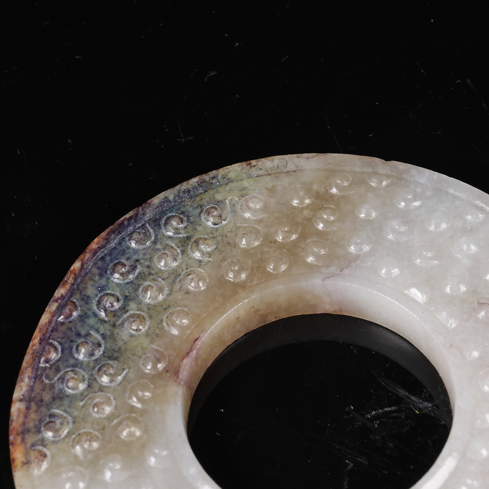 A ARCHAIC JADE BI DISC WITH INTERLOCKING CLOUD PATTERN - 4