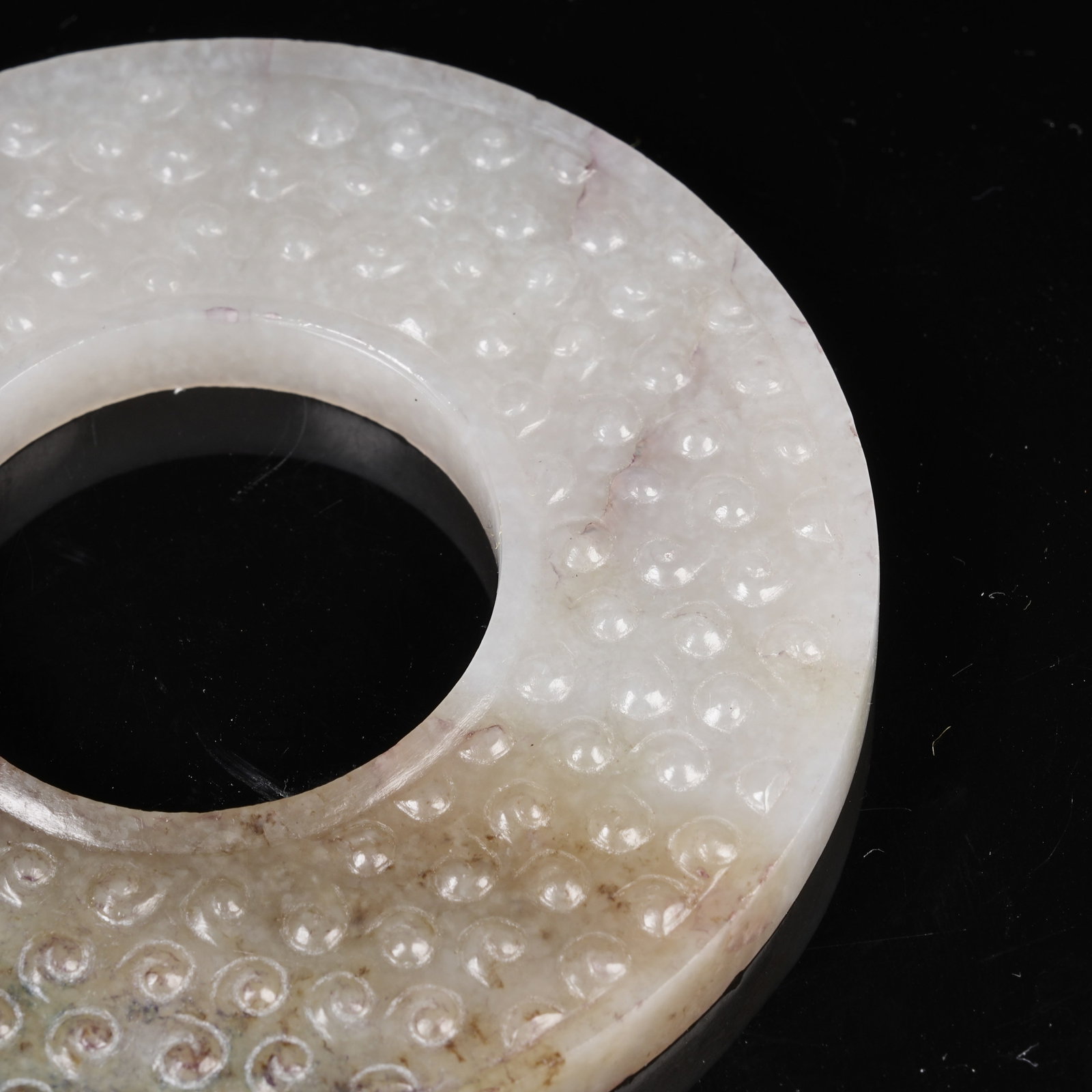 A ARCHAIC JADE BI DISC WITH INTERLOCKING CLOUD PATTERN - 9