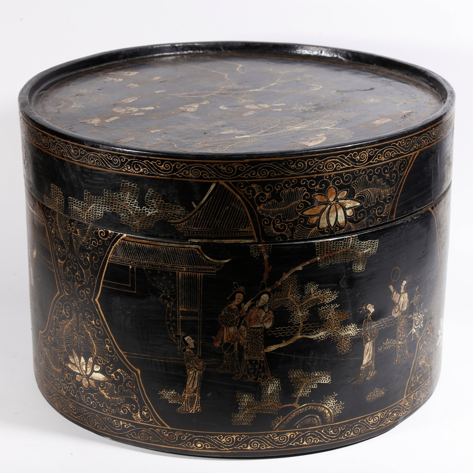 A GOLD-TRACED LACQUER HAT BOX WITH FIGURE STORY PATTERN (1 of 10)