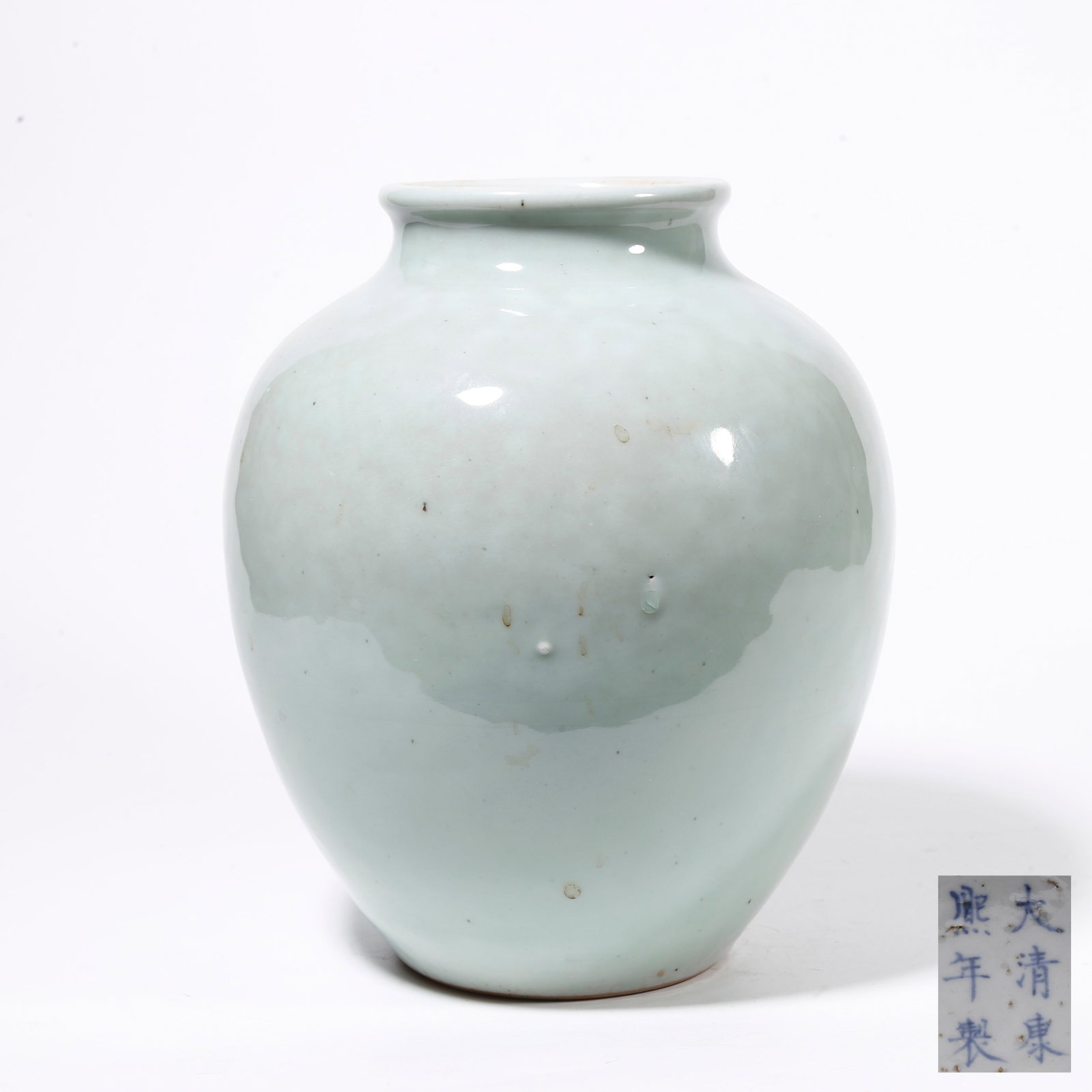 A PEA GREEN GLAZE JAR (1 of 9)