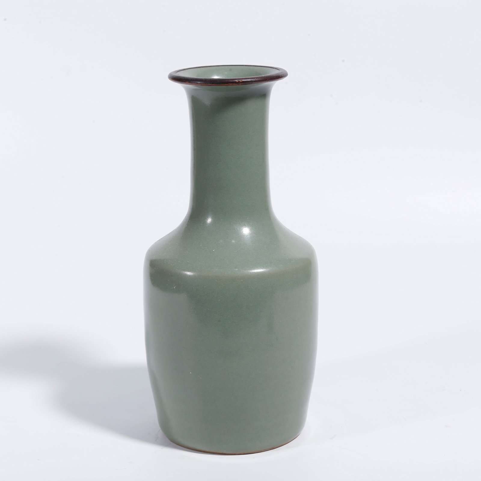 A LONGQUAN KILN DECORATIVE VASE (1 of 9)