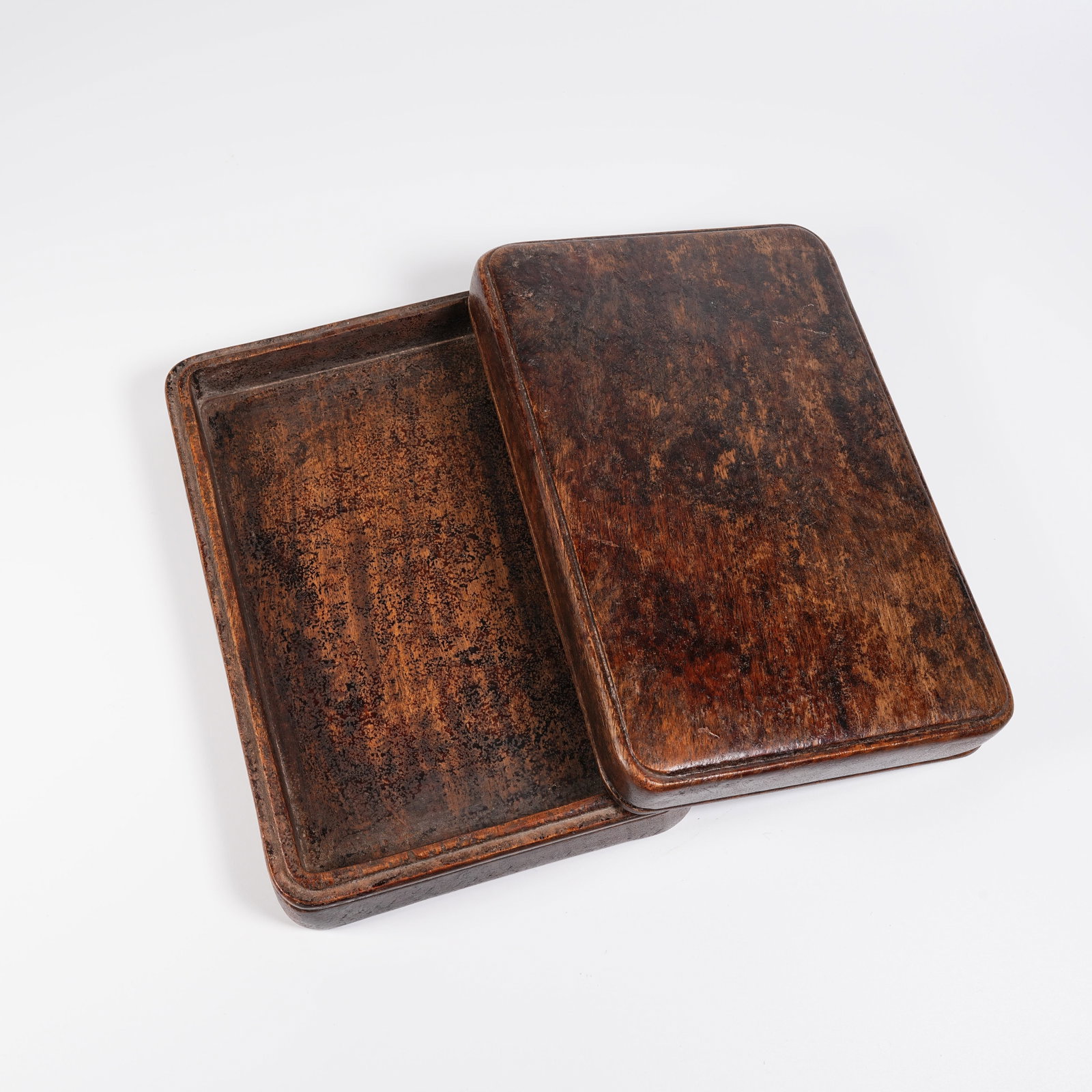 A SQUARE AGARWOOD COVERED BOX: Square Agarwood Covered Box