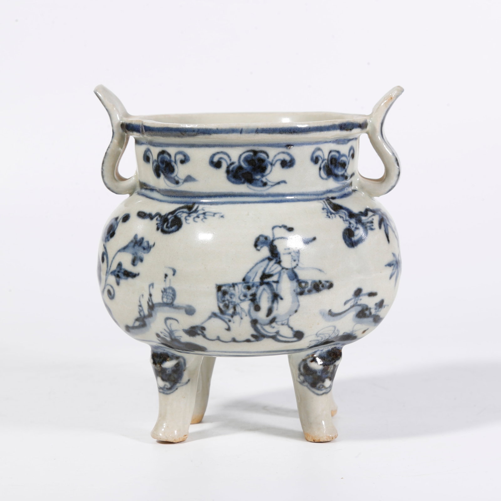 A BLUE AND WHITE TWO-EARED CENSER WITH FIGURE PATTERNS: Blue and White Two-eared Censer with Figure Patterns
