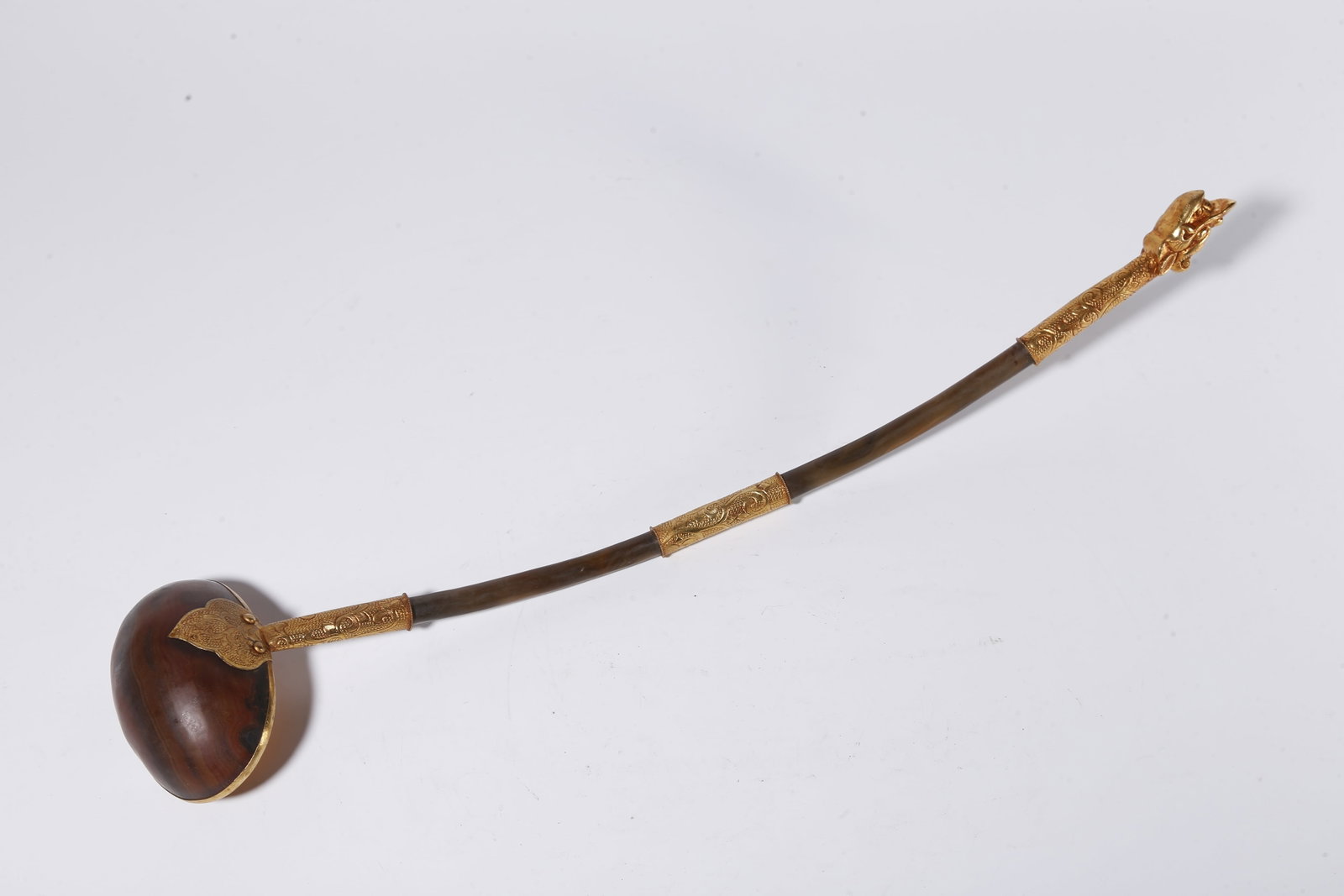 A GOLD CAPPED AGATE SPOON - 9