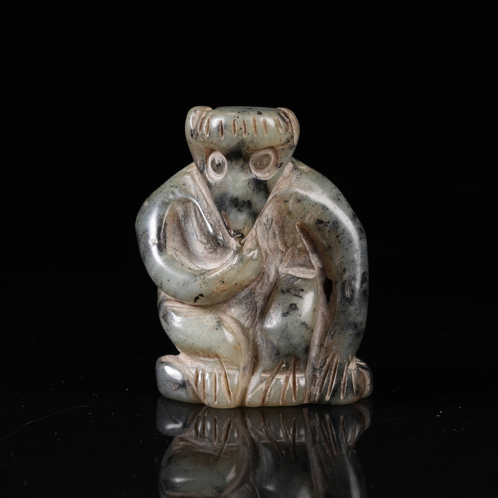 A MID-ANCIENT JADE SPIRIT MONKEY ORNAMENT (1 of 8)