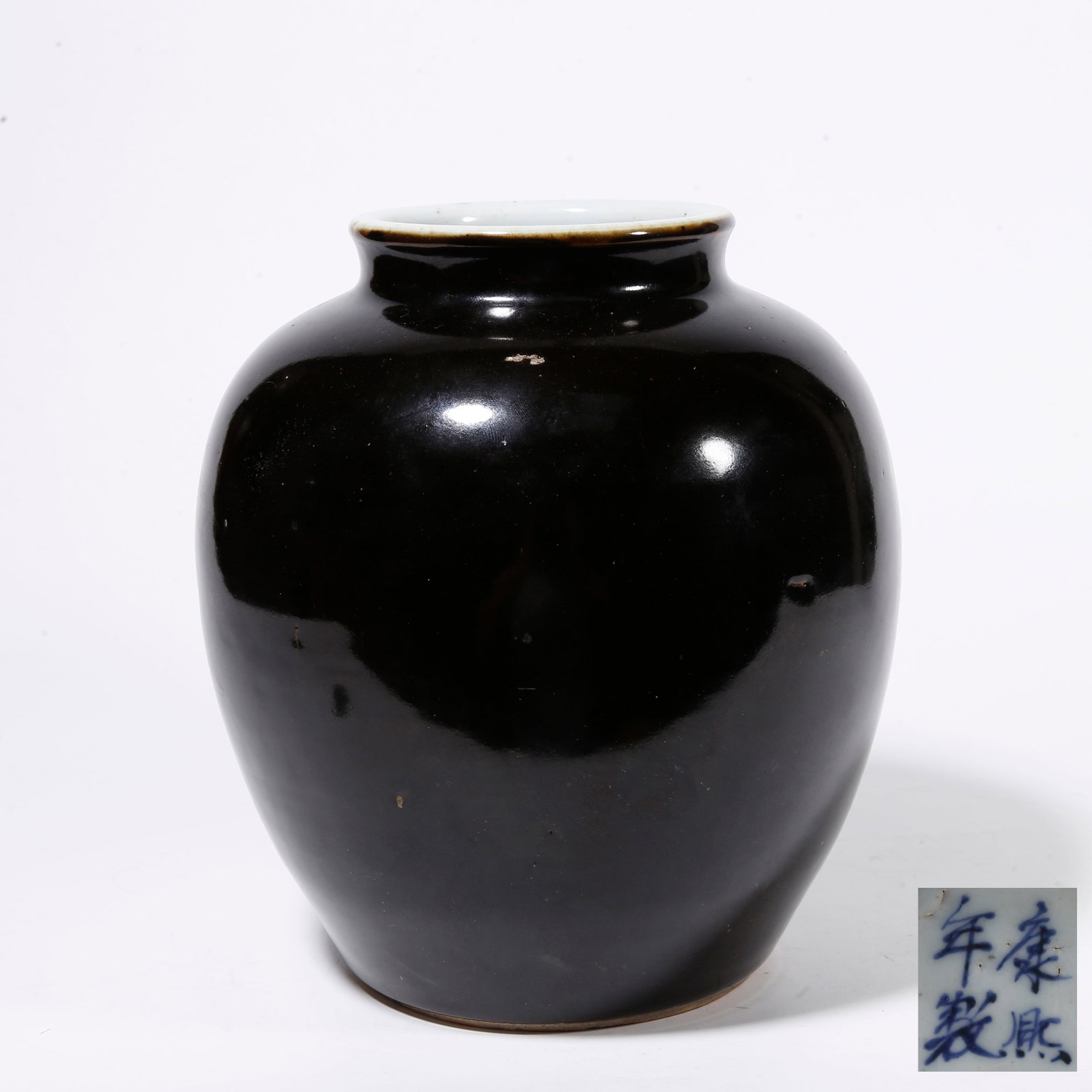 A BLACK GLAZE JAR: Black Glaze Jar
