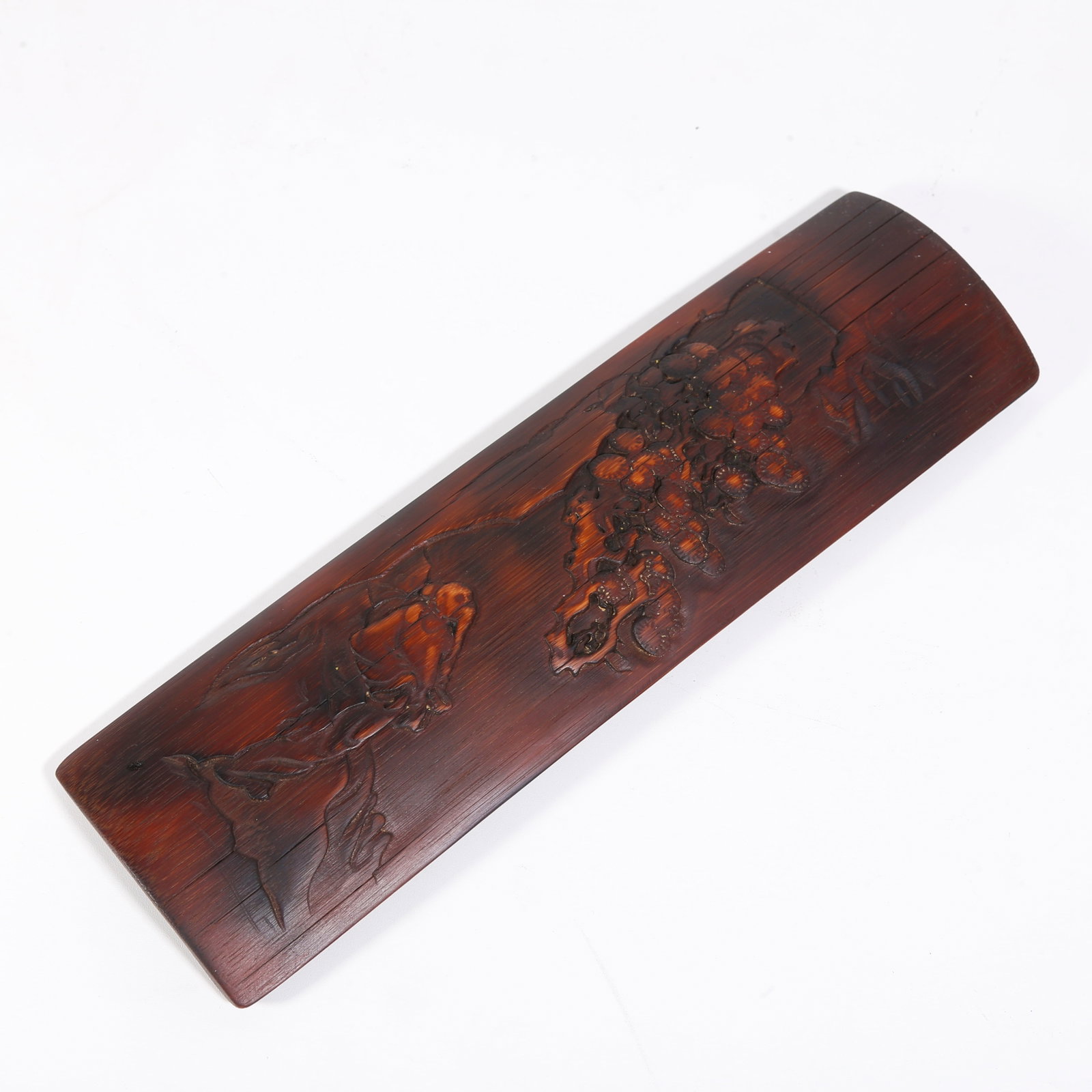 A BAMBOO CARVED WRIST REST WITH PINE AND FIGURE PATTERN: Bamboo Carved Wrist Rest with Pine and Figure Pattern