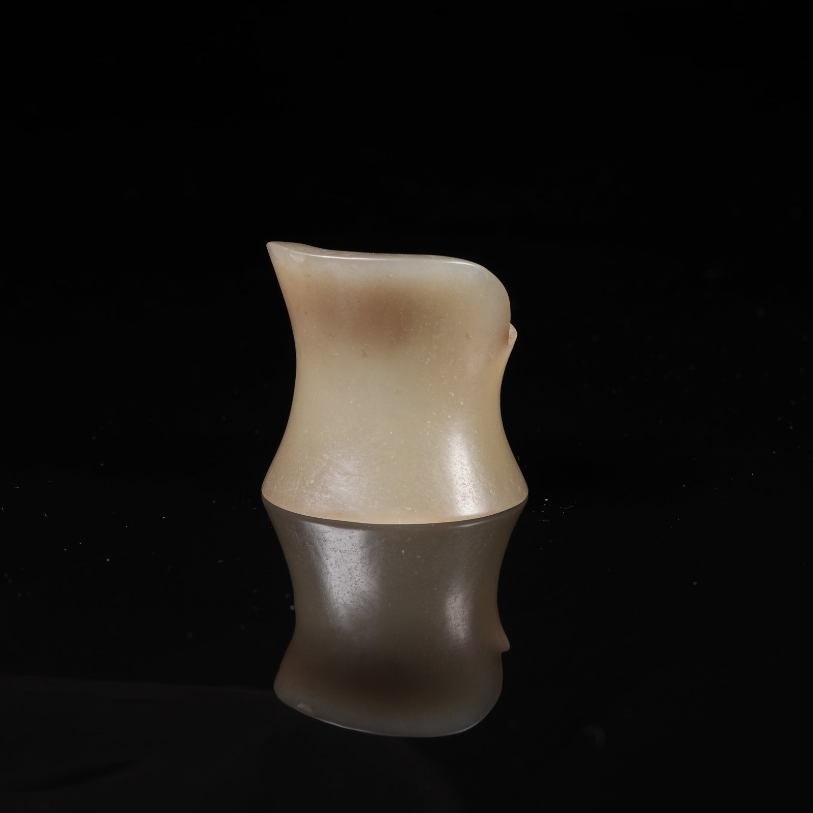 A ARCHAIC JADE ARCHER'S RING: Archaic Jade Archer's Ring