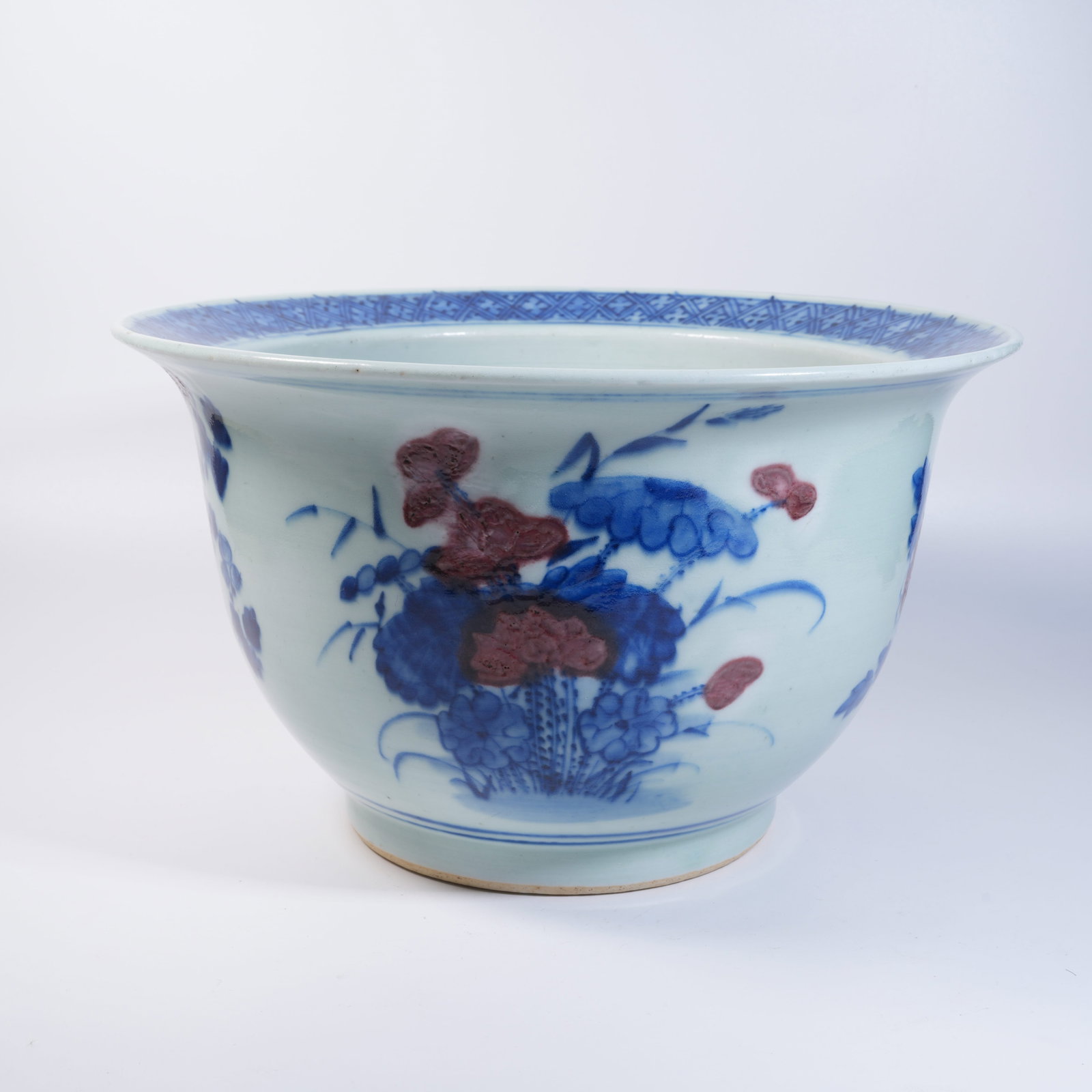 A BLUE AND WHITE UNDERGLAZE RED FOLDED-RIM FLOWER POT WITH FLORAL PATTERN (1 of 10)