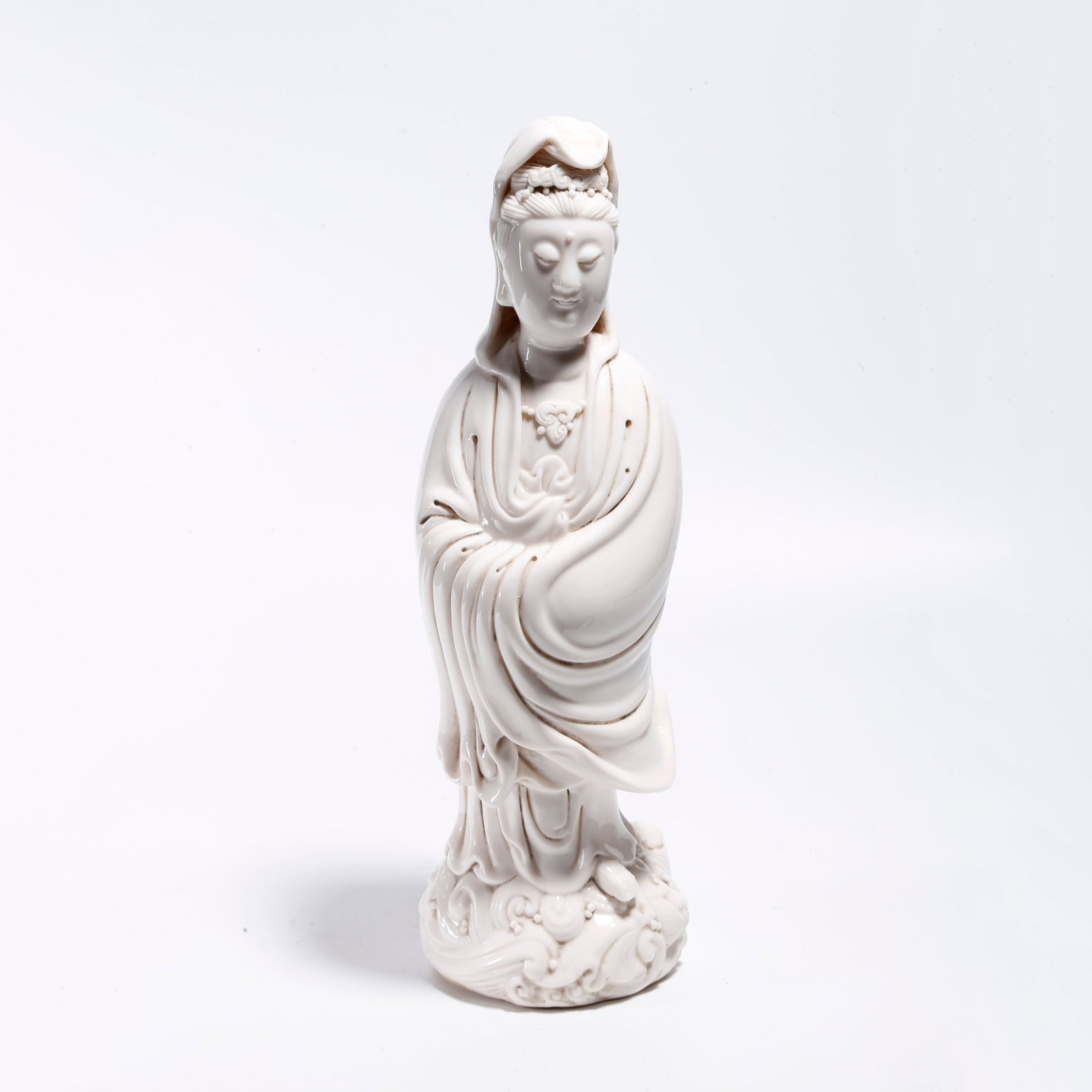 A DEHUA WHITE PORCELAIN GUANYIN STATUE (1 of 9)