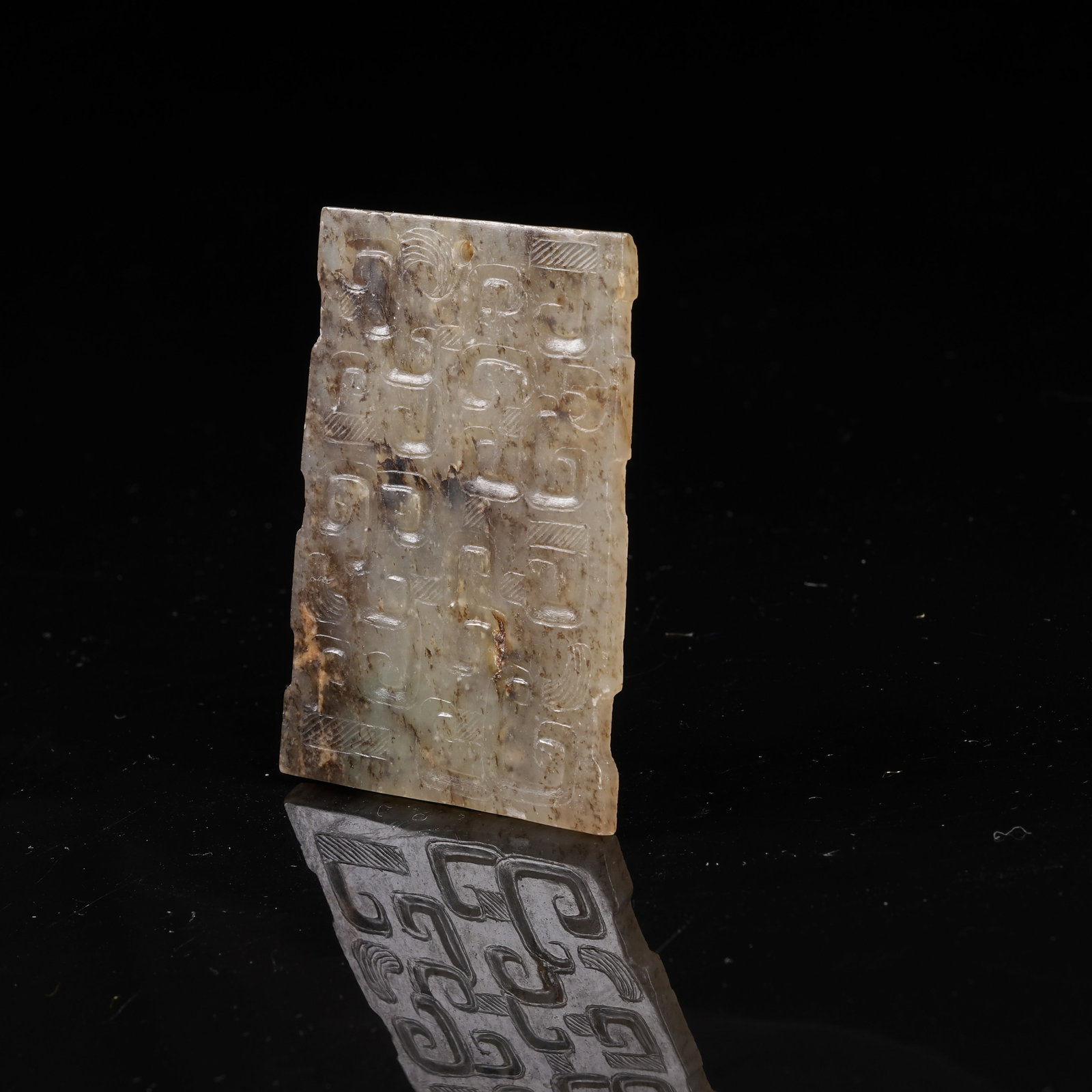 A ARCHAIC JADE PENDANT WITH INTERLOCKING CLOUD PATTERN - 5