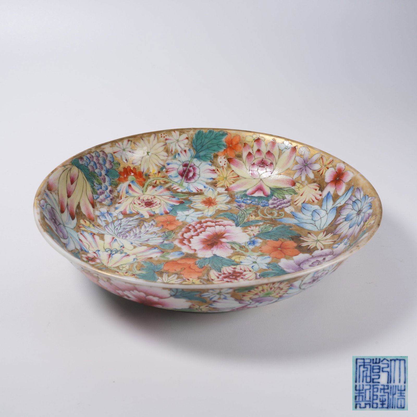A FAMILLE ROSE PLATE WITH FLORAL PATTERN: Famille Rose Plate with Floral Pattern