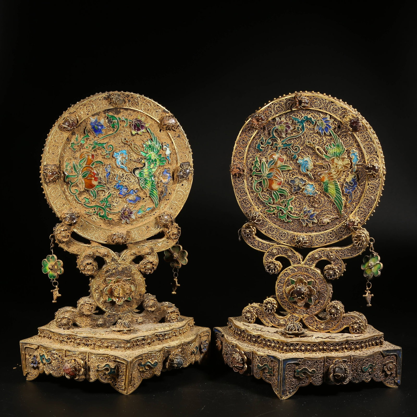 A GILT SILVER FILIGREE ENAMELLED BIRD AND FLOWER ORNAMENT SET: Gilt Silver Filigree Enamelled Bird and Flower Ornament Set