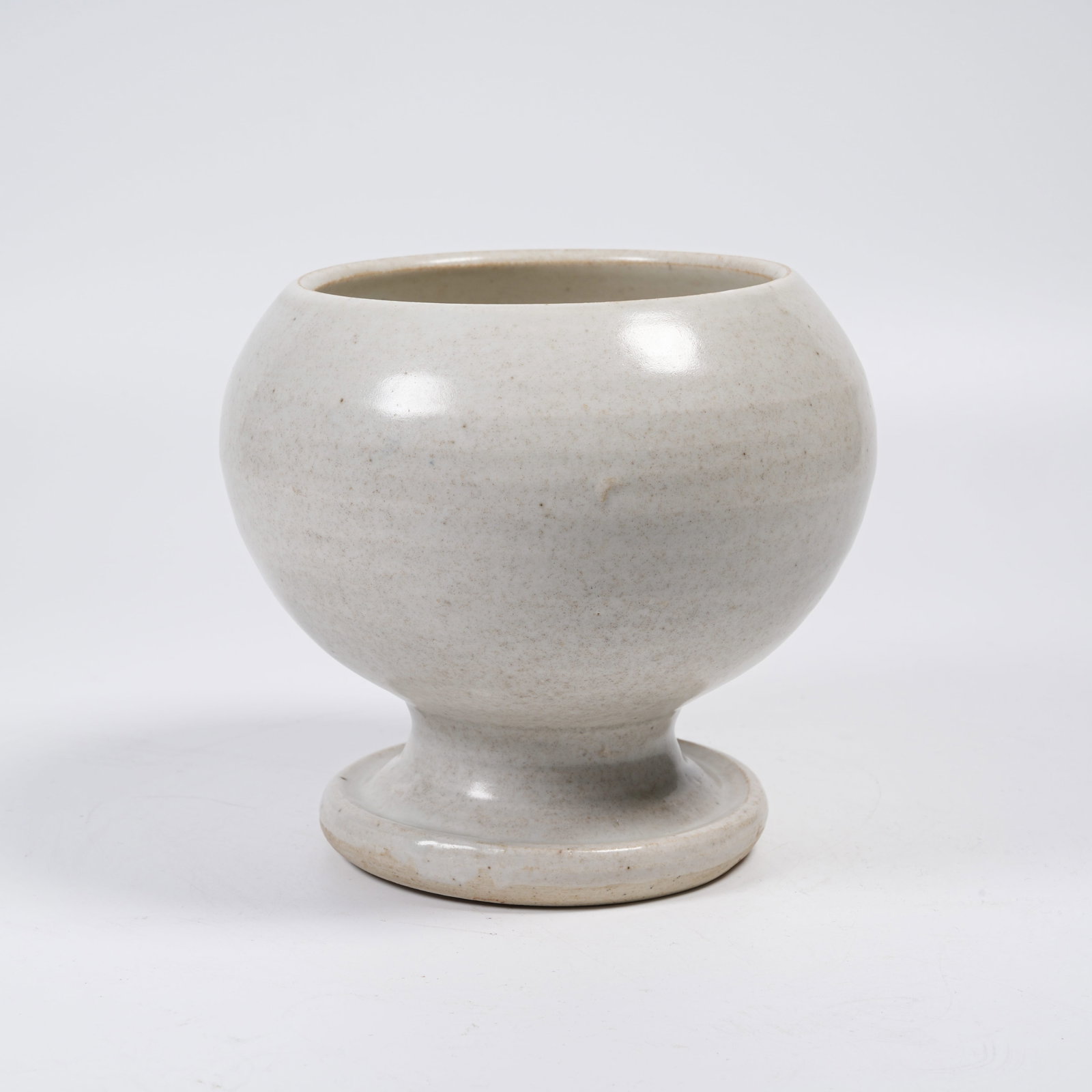 A WHITE GLAZE STEM DISH: White Glaze Stem Dish