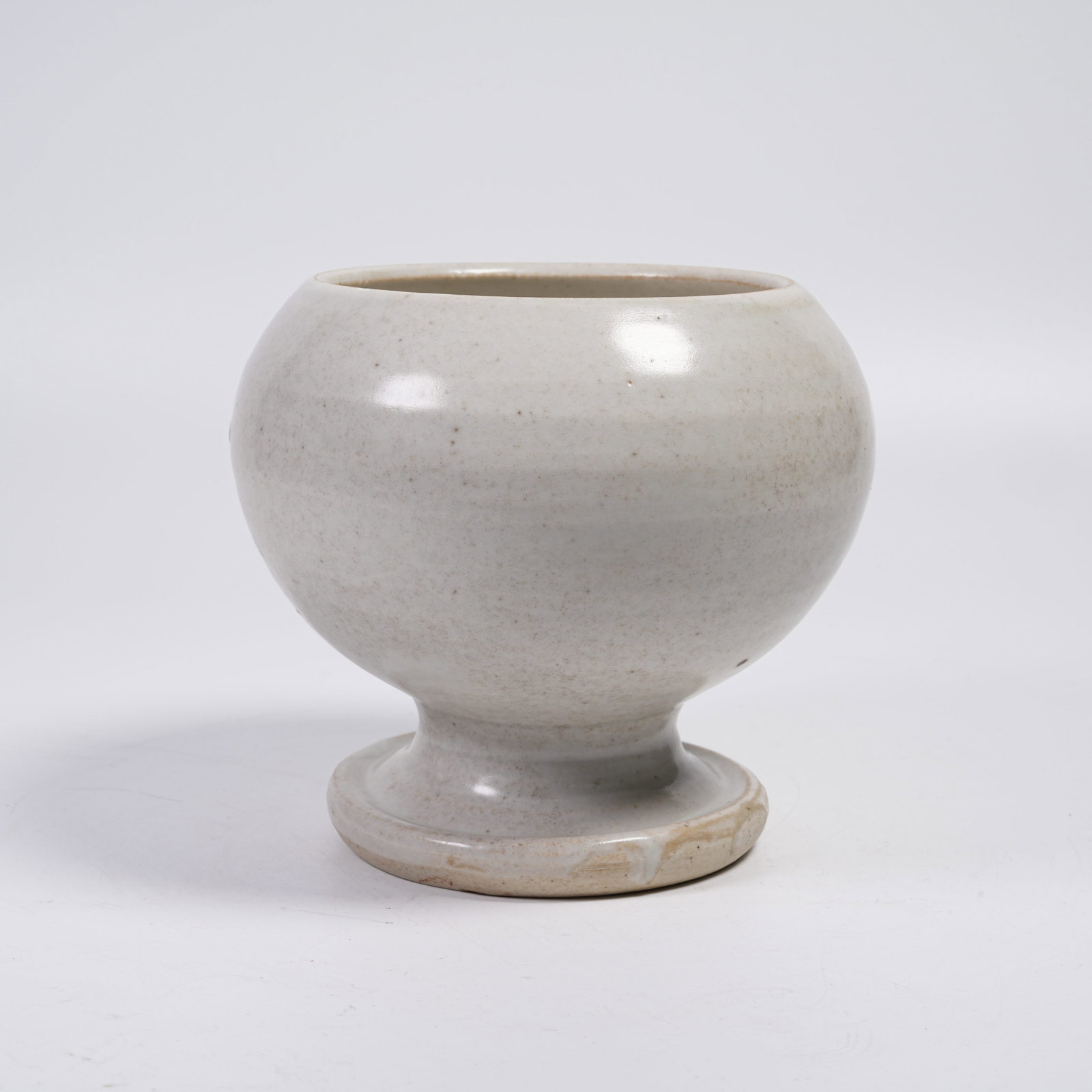 A WHITE GLAZE STEM DISH - 2