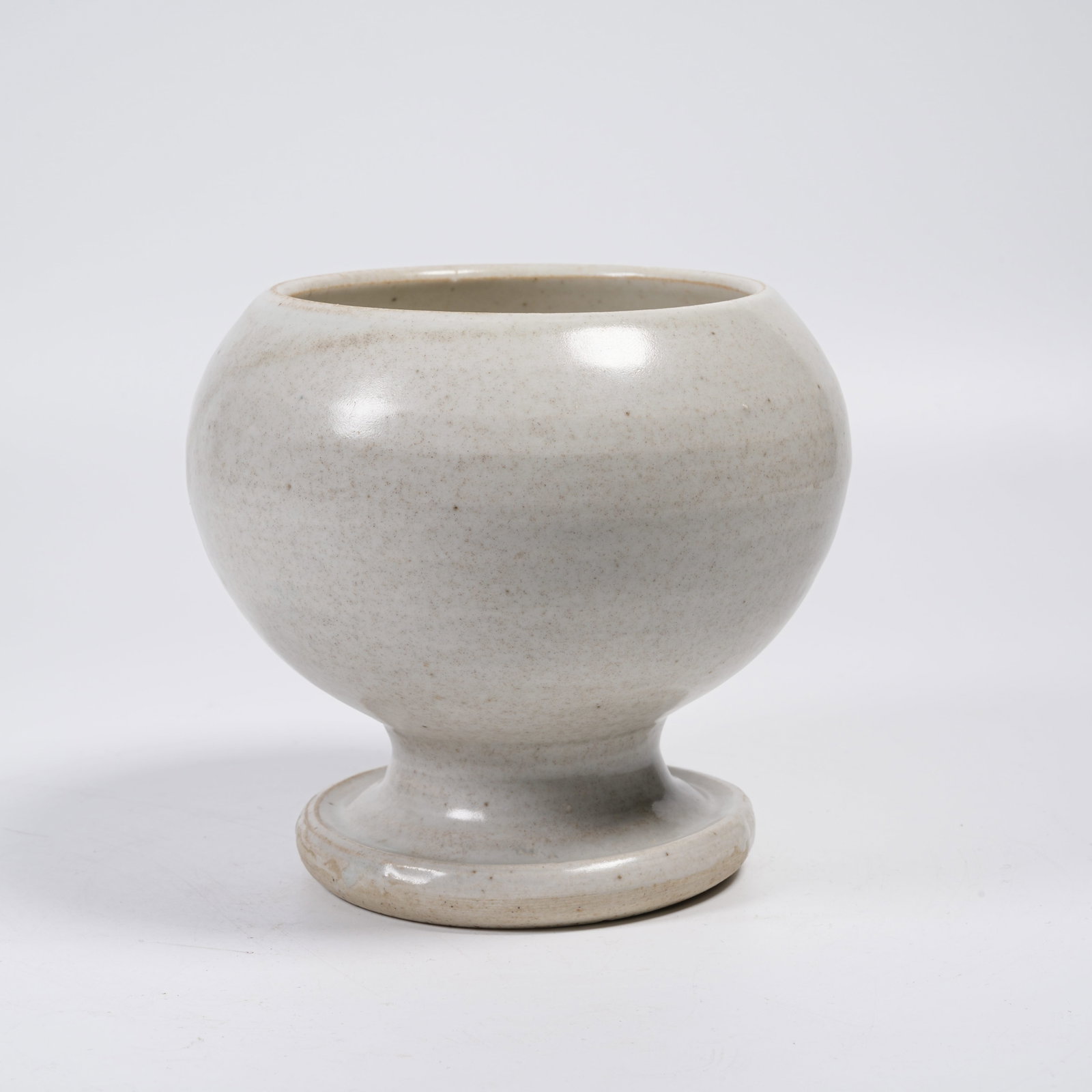 A WHITE GLAZE STEM DISH - 4