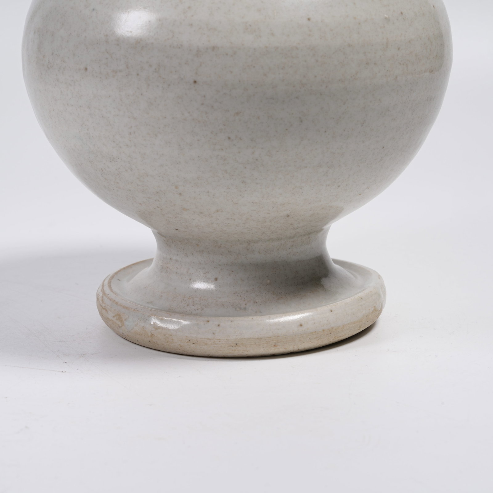 A WHITE GLAZE STEM DISH - 6