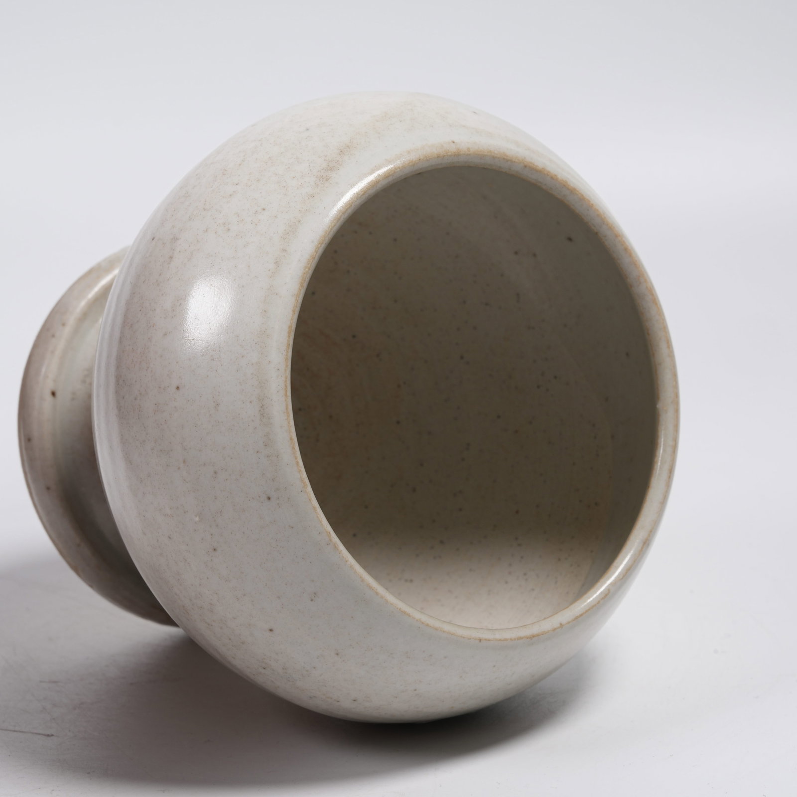 A WHITE GLAZE STEM DISH - 8