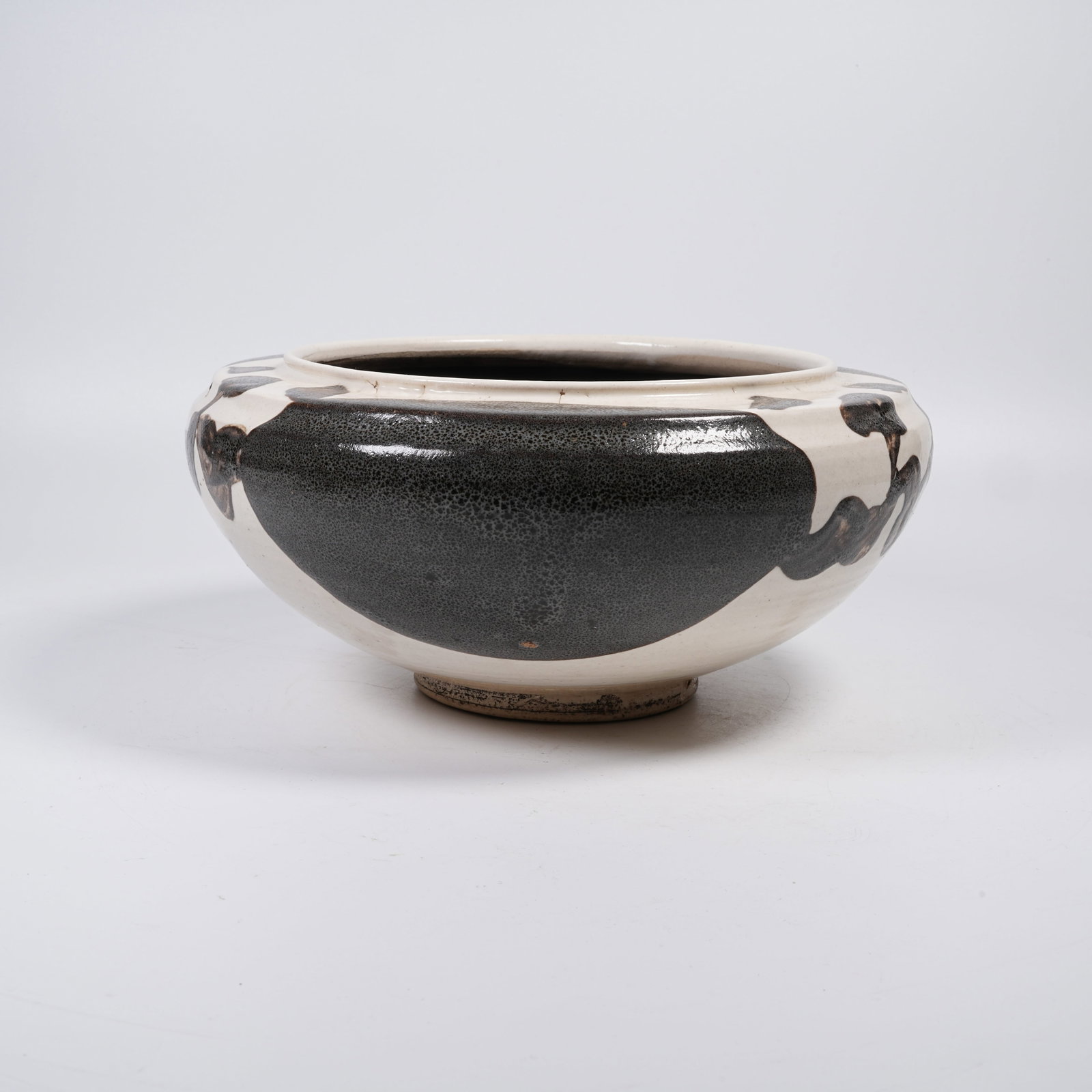 A YAOZHOUYAO BOWL-SHAPED WASHER: Yaozhouyao Bowl-shaped Washer
