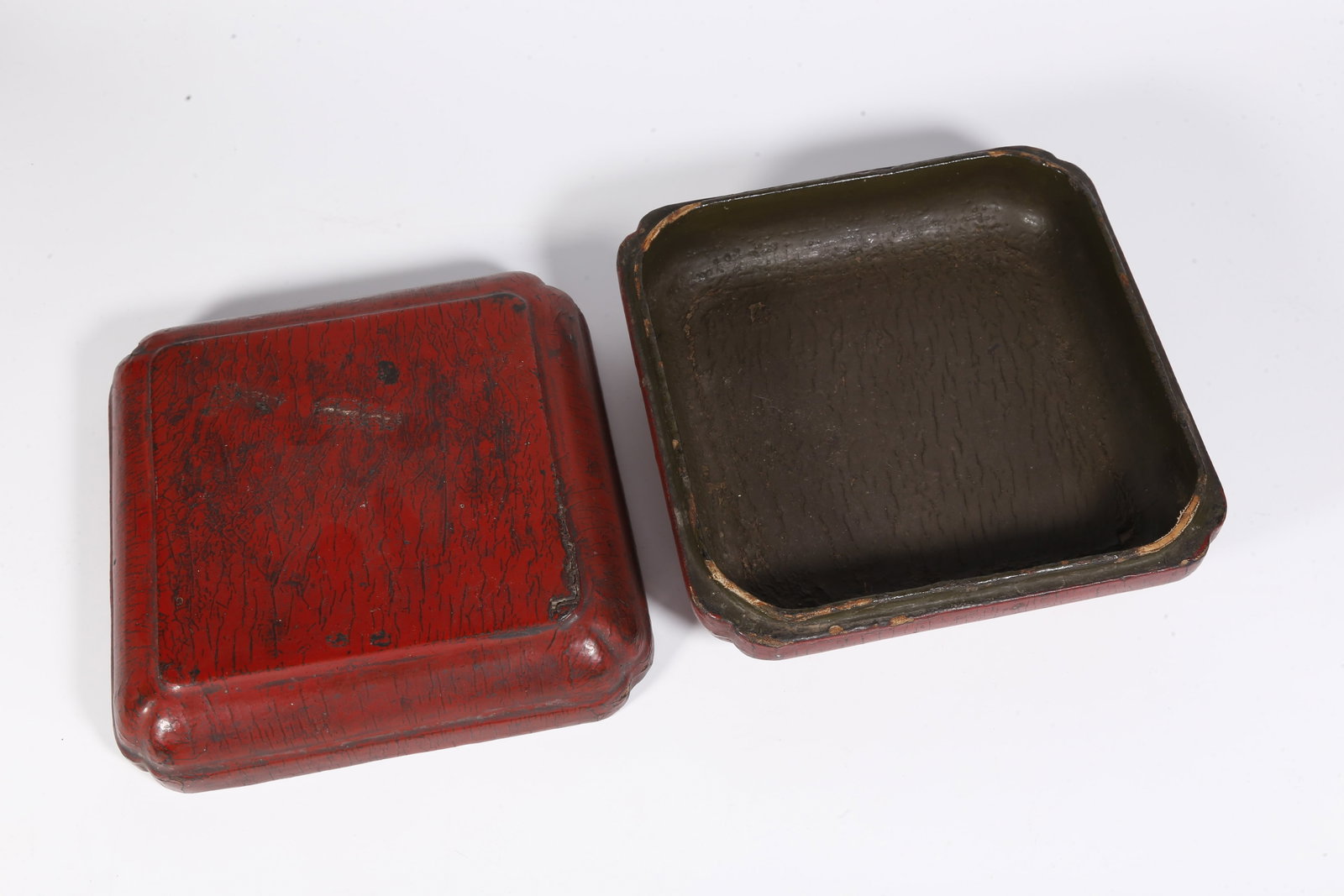 A CARVED LACQUER BOX - 6