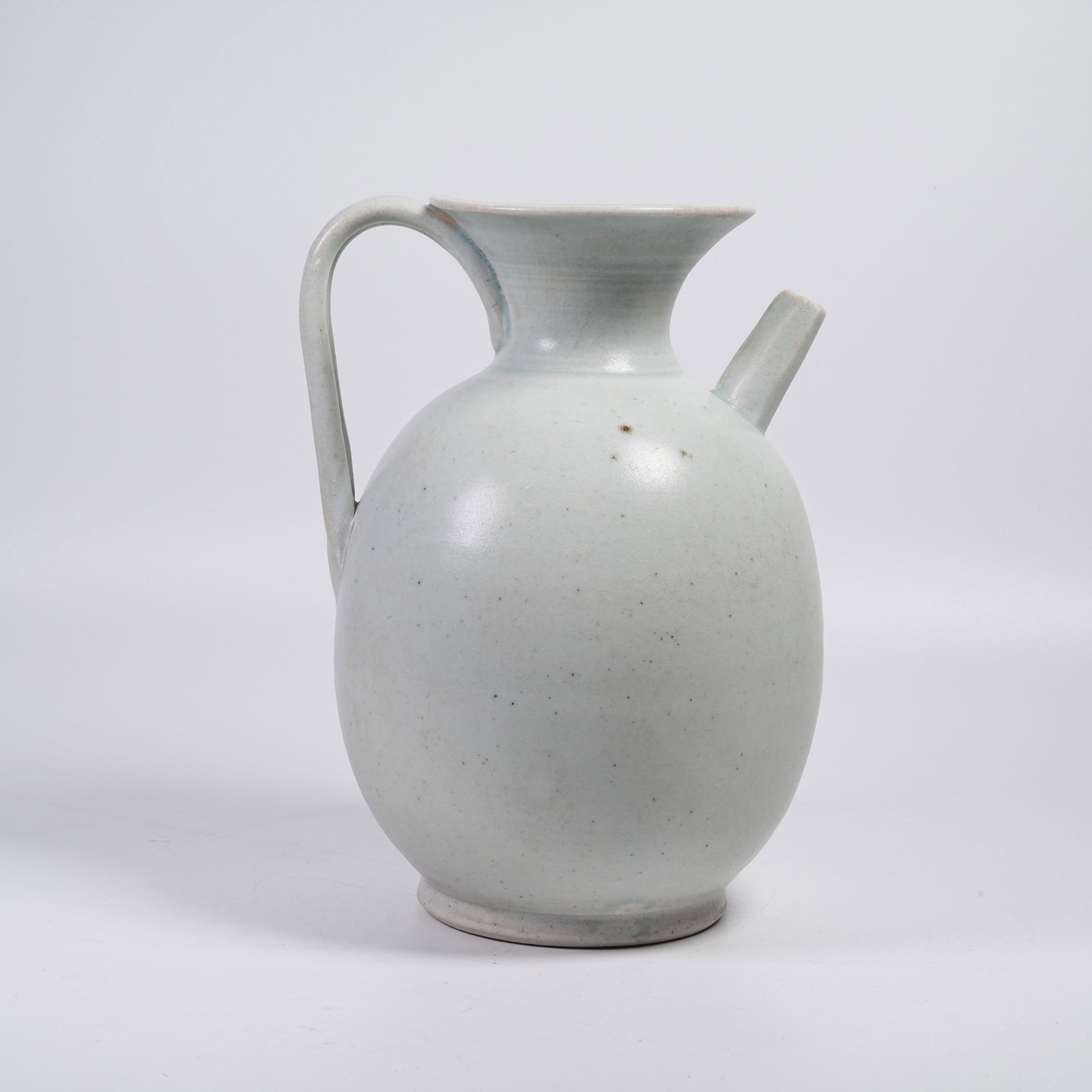 A BLUISH-WHITE PORCELAIN EWER: Bluish-white Porcelain Ewer