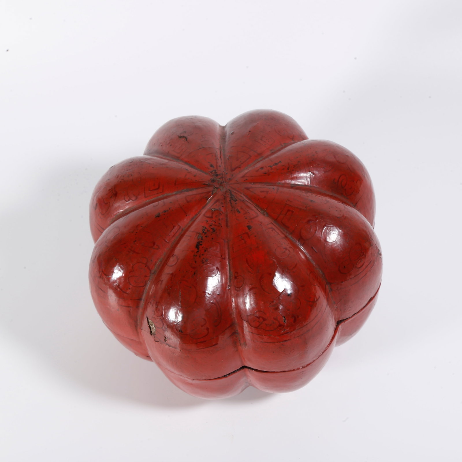A CARVED LACQUER BOX (1 of 8)