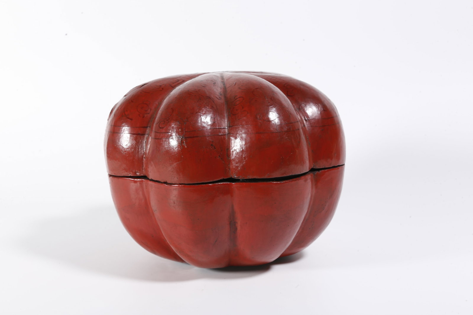 A CARVED LACQUER BOX - 3