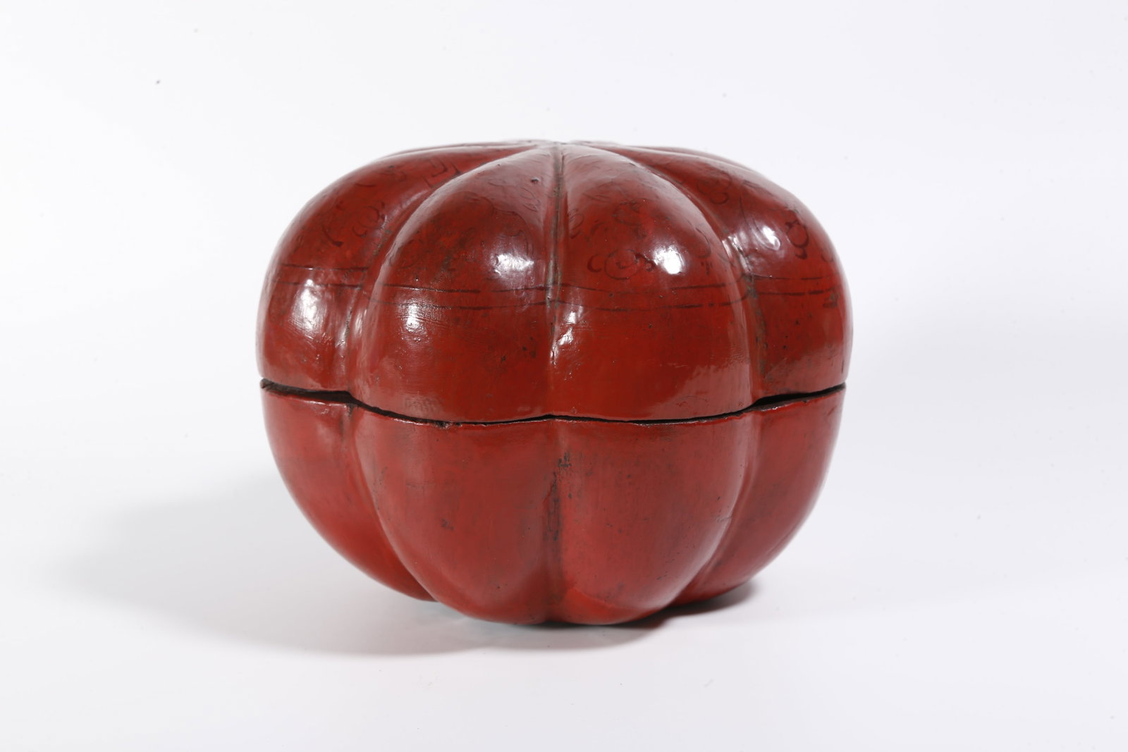 A CARVED LACQUER BOX - 4