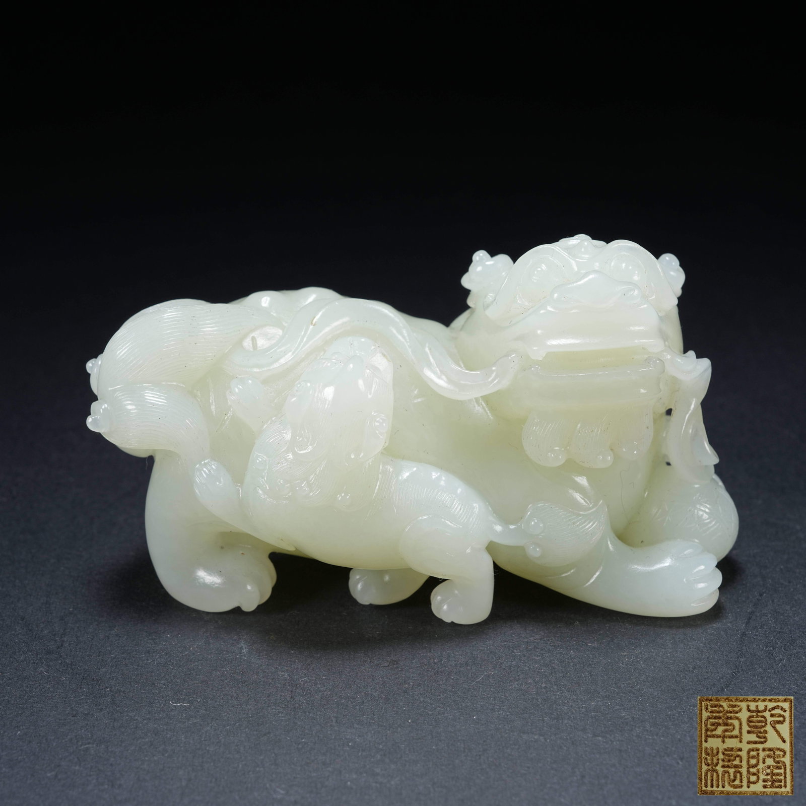 A HETIAN JADE MOTHER AND CUB LION ORNAMENT (1 of 8)