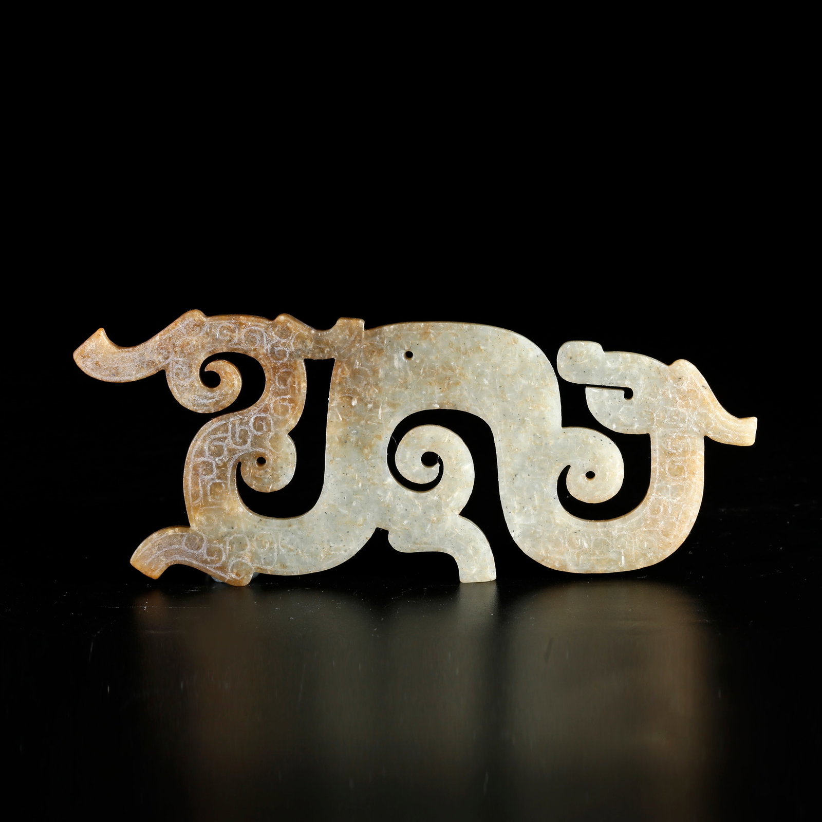 A ANCIENT JADE DRAGON PENDANT (1 of 9)