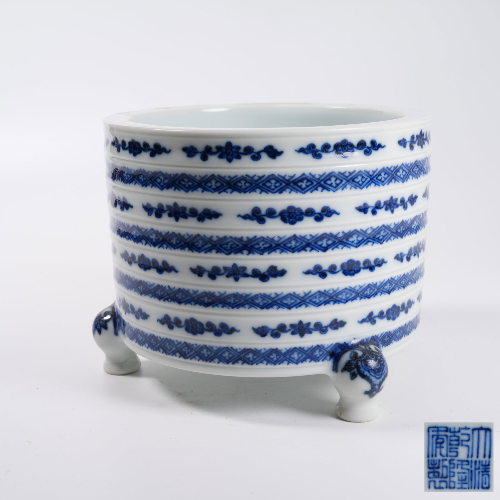 A BLUE AND WHITE CENSER WITH FLORAL AND STRING PATTERN (1 of 9)