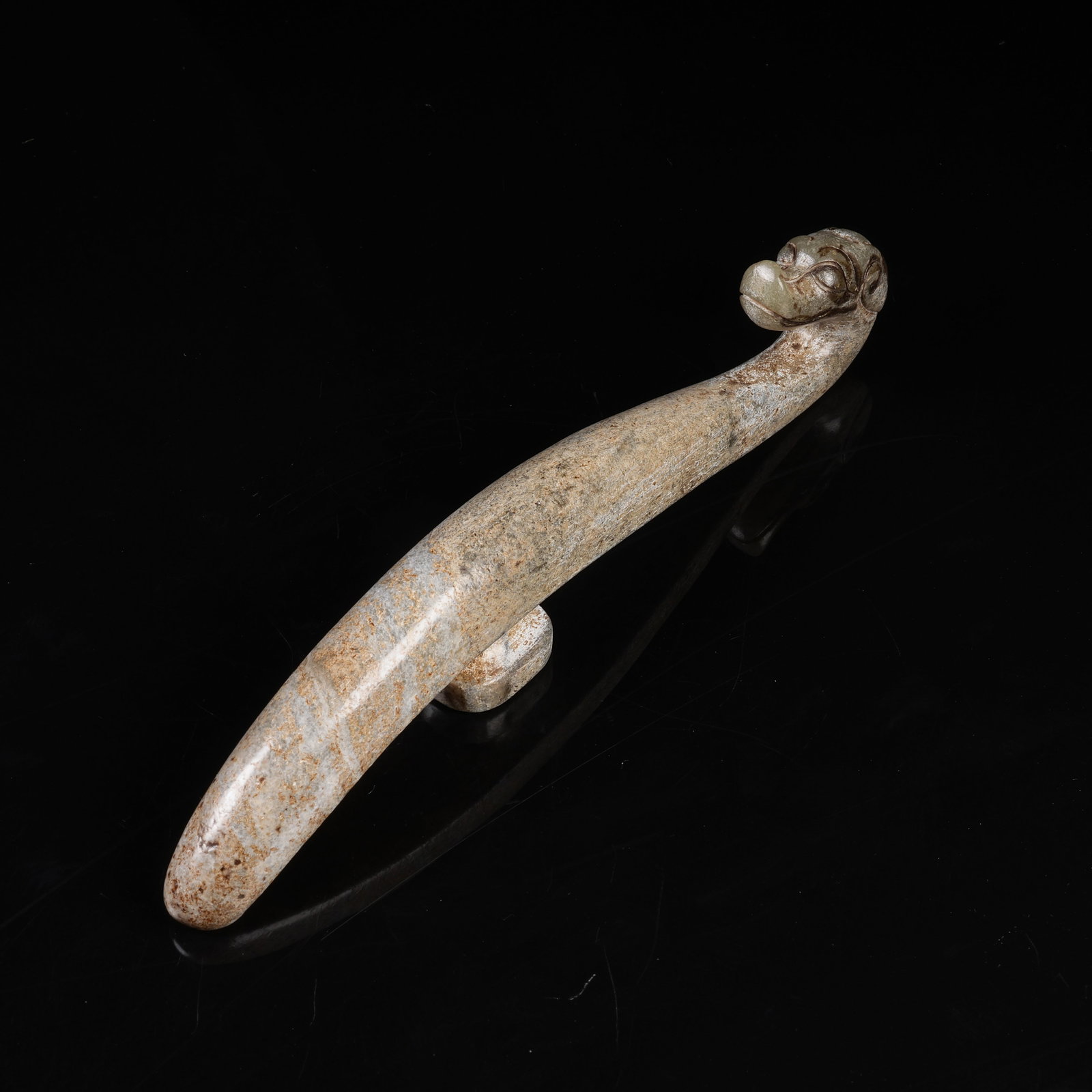 A ARCHAIC JADE DRAGON HEAD BELT HOOK: Archaic Jade Dragon Head Belt Hook