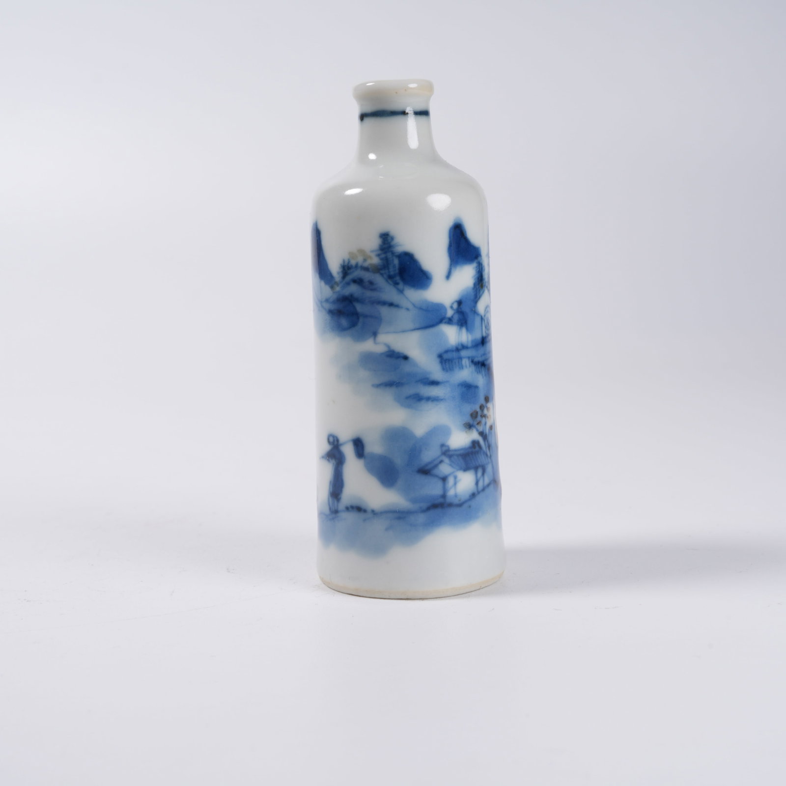 A BLUE AND WHITE SNUFF BOTTLE WITH LANDSCAPE PATTERN (1 of 9)